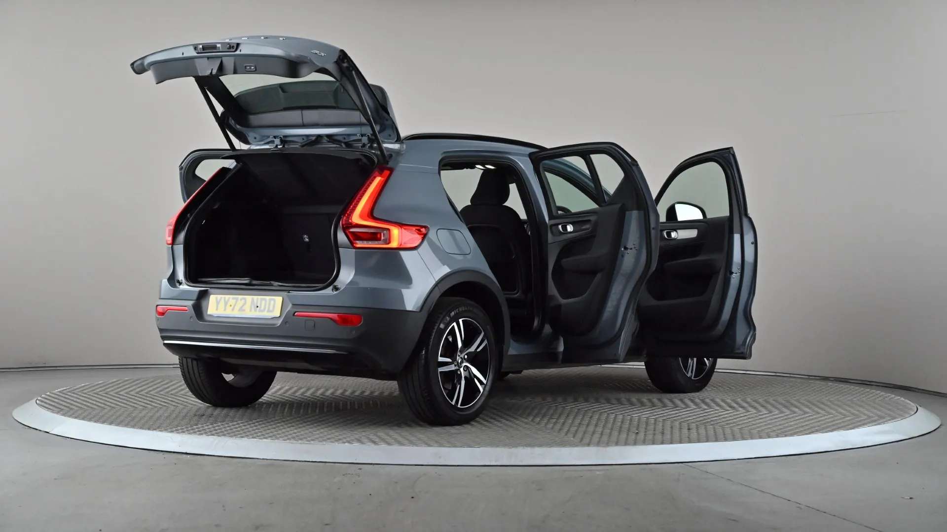 2022 VOLVO XC40 2022 VOLVO XC40