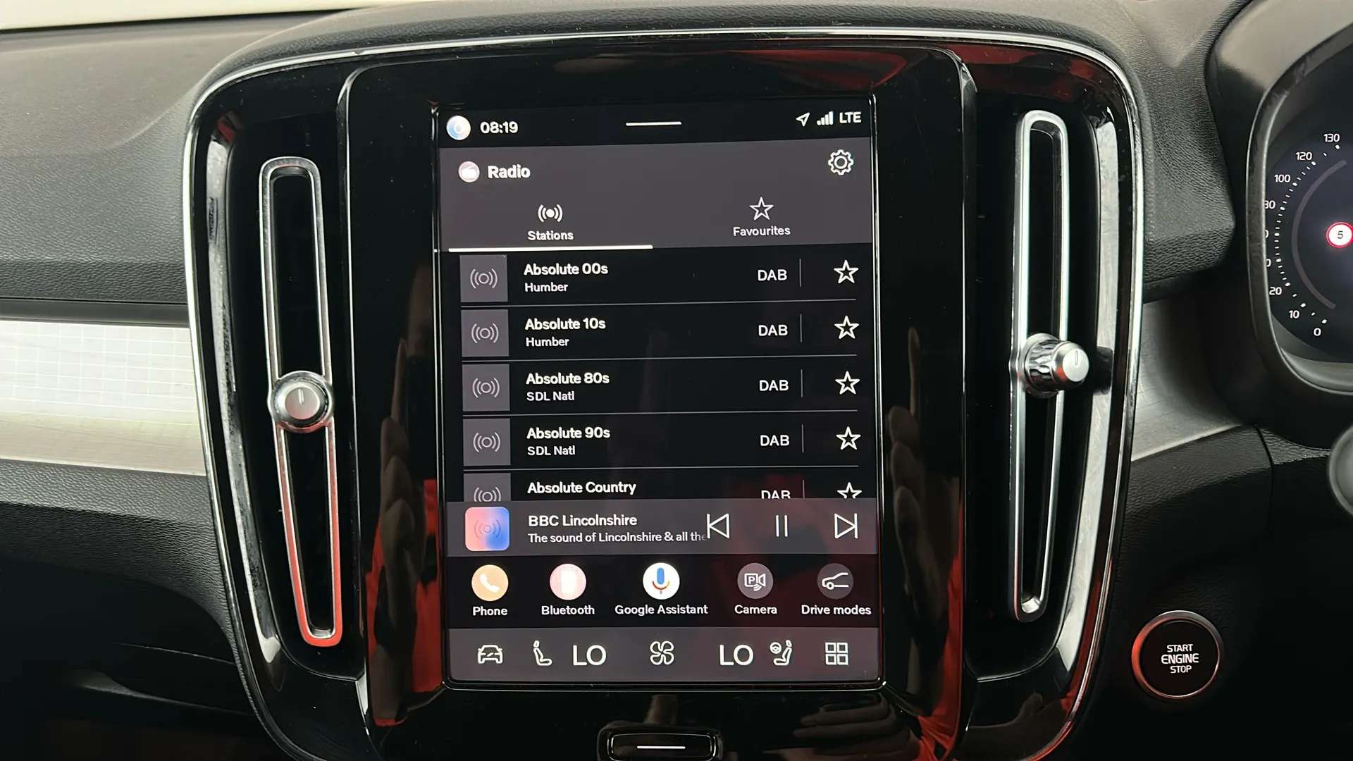 2022 VOLVO XC40 2022 VOLVO XC40