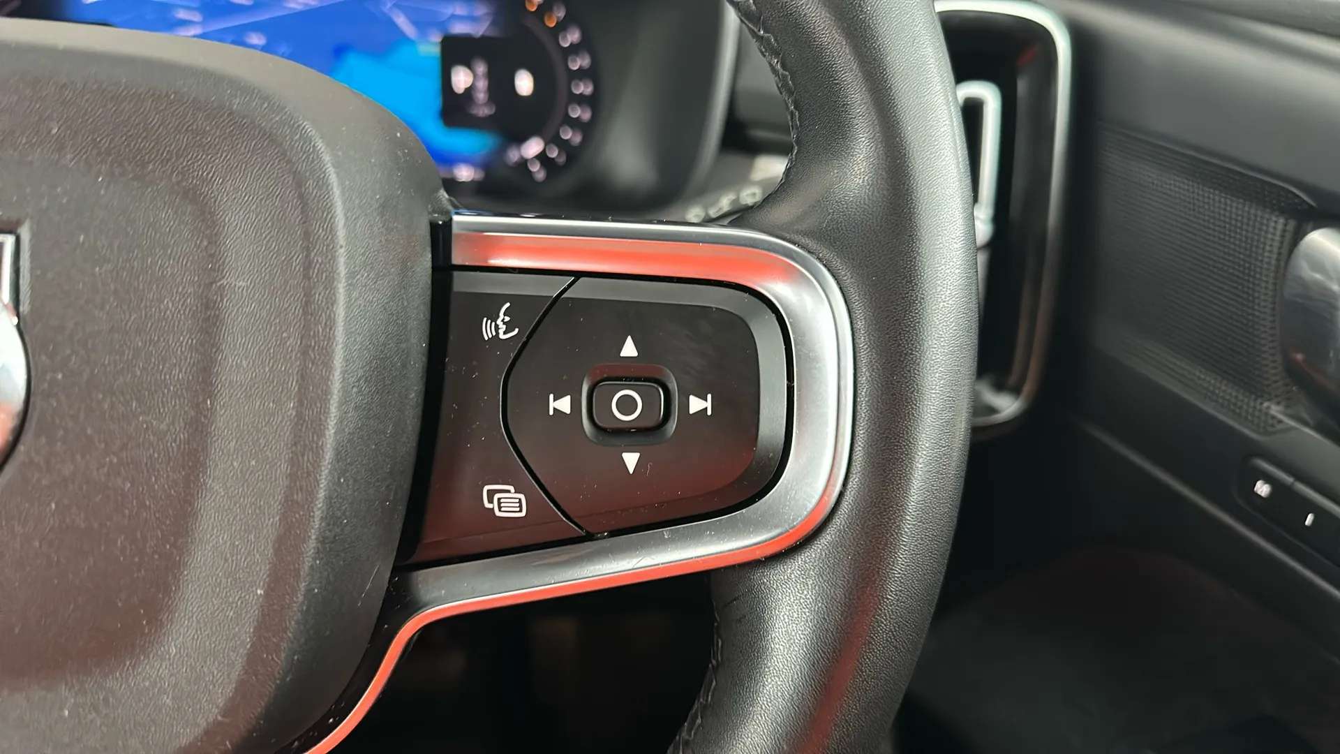 2022 VOLVO XC40 2022 VOLVO XC40