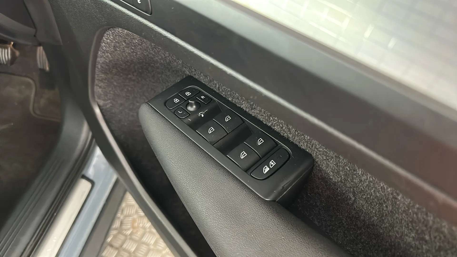 2022 VOLVO XC40 2022 VOLVO XC40