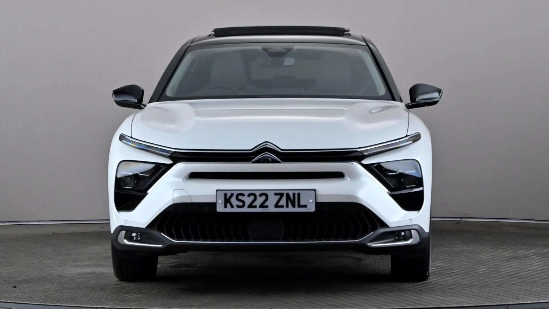 A 2022 CITROEN C5 X 1.6 Plug-in Hybrid 225 Shine Plus e-EAT8 A 2022 CITROEN C5 X 1.6 Plug-in Hybrid 225 Shine Plus e-EAT8