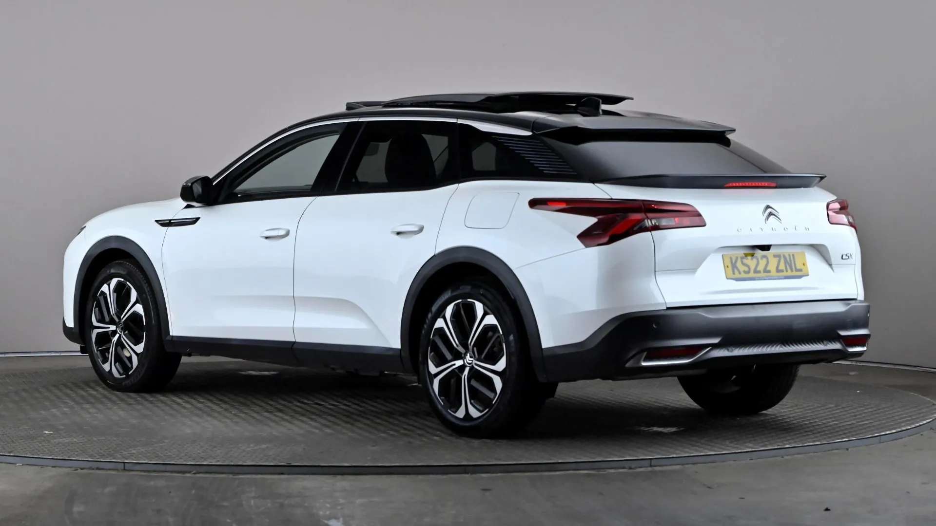 A 2022 CITROEN C5 X 1.6 Plug-in Hybrid 225 Shine Plus e-EAT8 A 2022 CITROEN C5 X 1.6 Plug-in Hybrid 225 Shine Plus e-EAT8