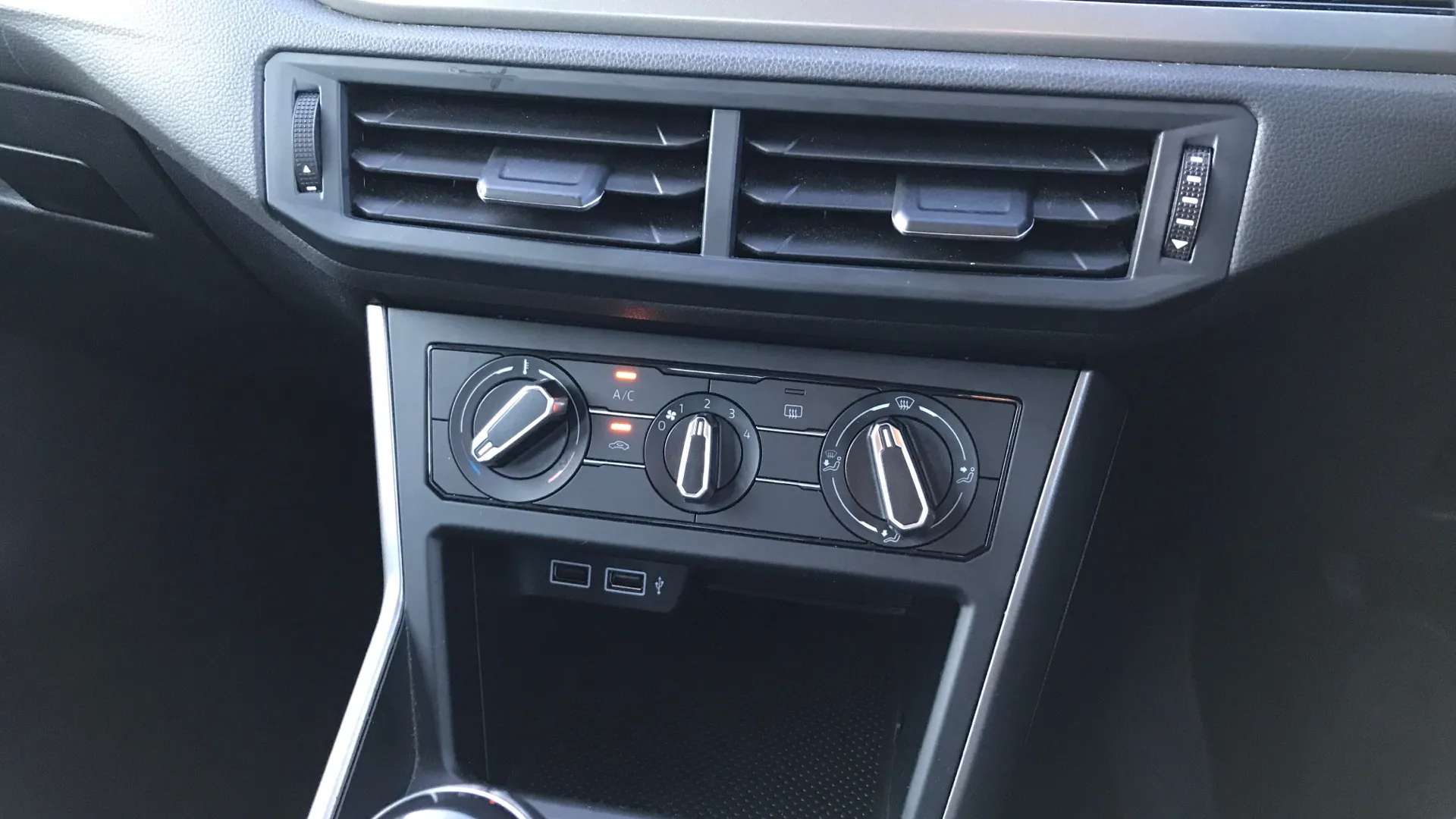 2019 VOLKSWAGEN POLO 2019 VOLKSWAGEN POLO