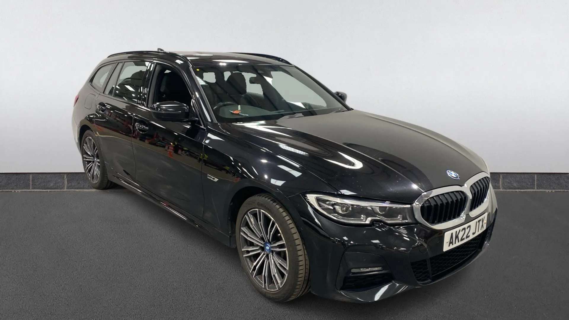 A 2022 BMW 3 SERIES TOURING 330e M Sport Step Auto A 2022 BMW 3 SERIES TOURING 330e M Sport Step Auto