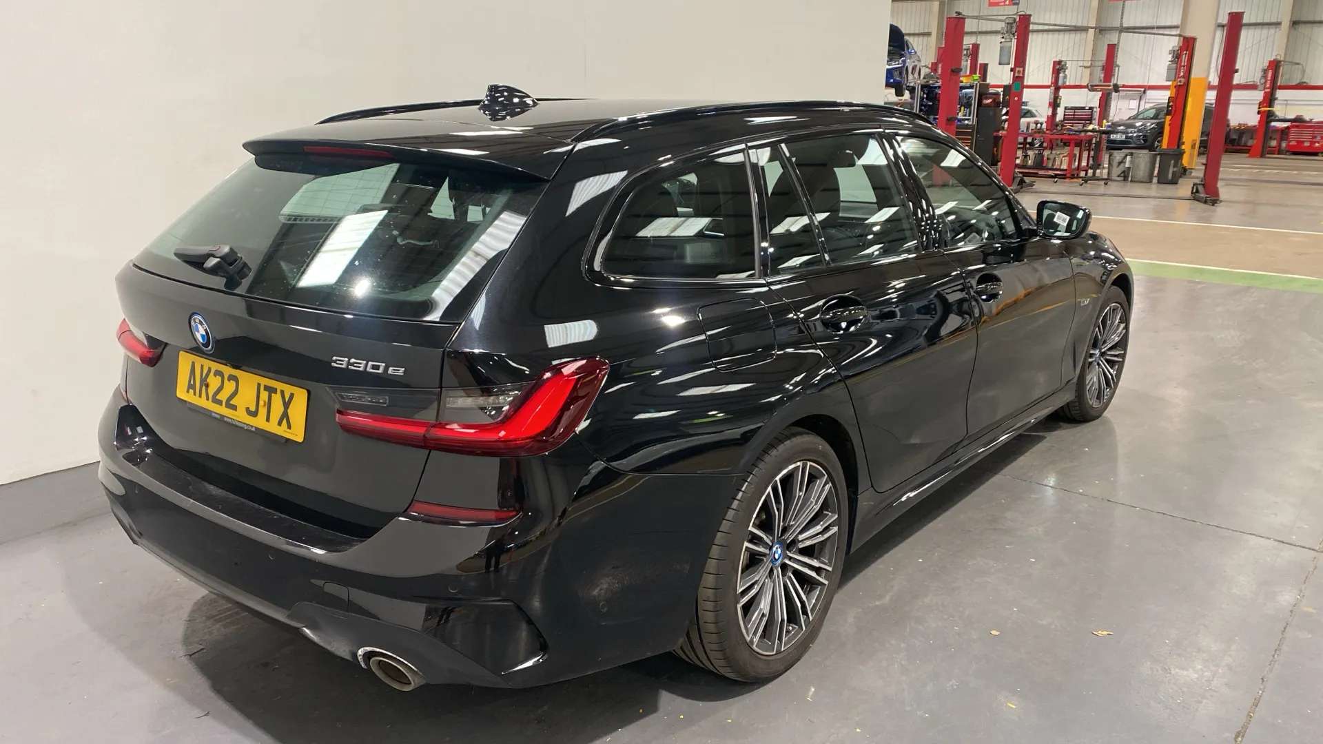 A 2022 BMW 3 SERIES TOURING 330e M Sport Step Auto A 2022 BMW 3 SERIES TOURING 330e M Sport Step Auto