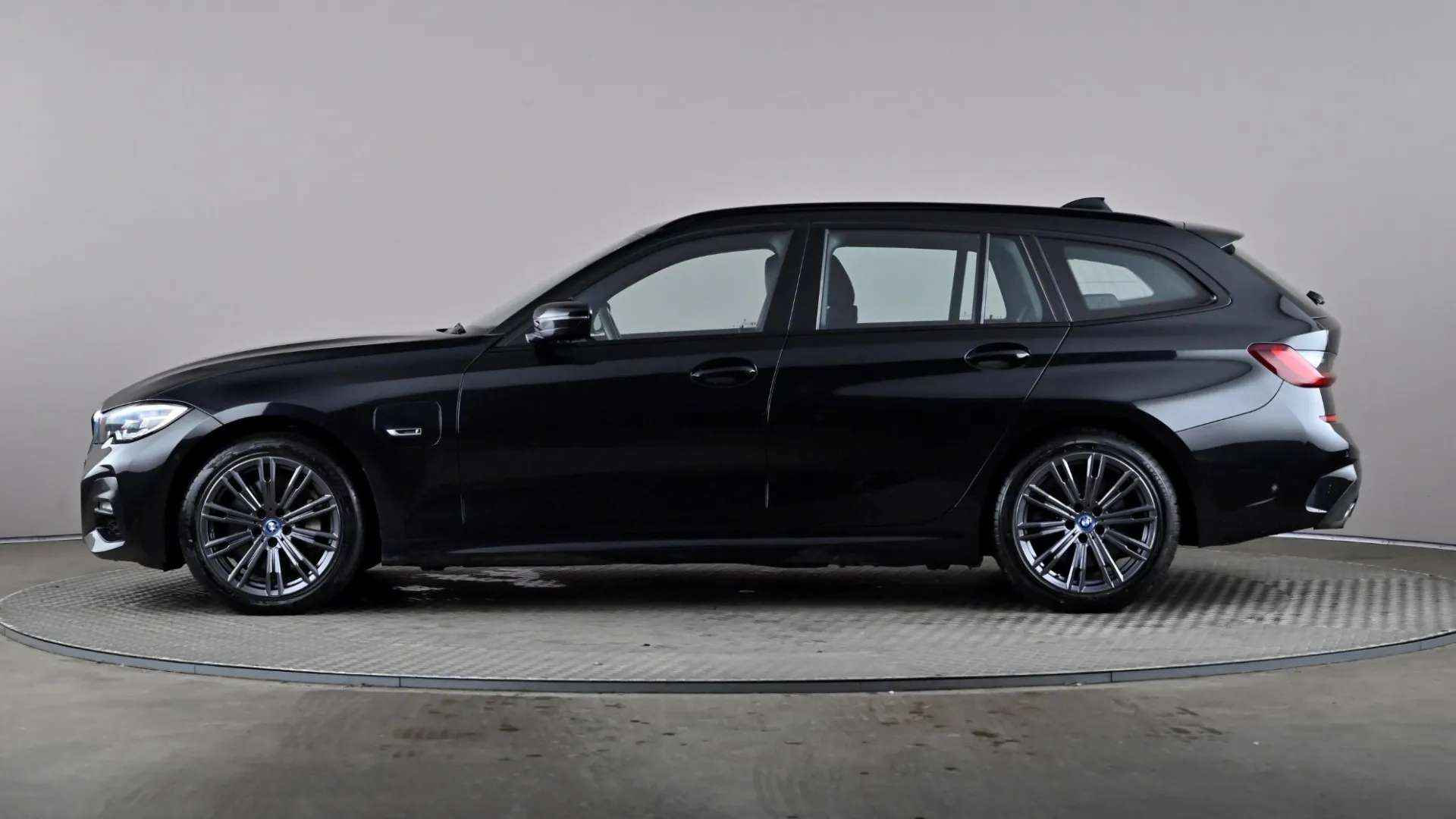 A 2022 BMW 3 SERIES TOURING 330e M Sport Step Auto A 2022 BMW 3 SERIES TOURING 330e M Sport Step Auto