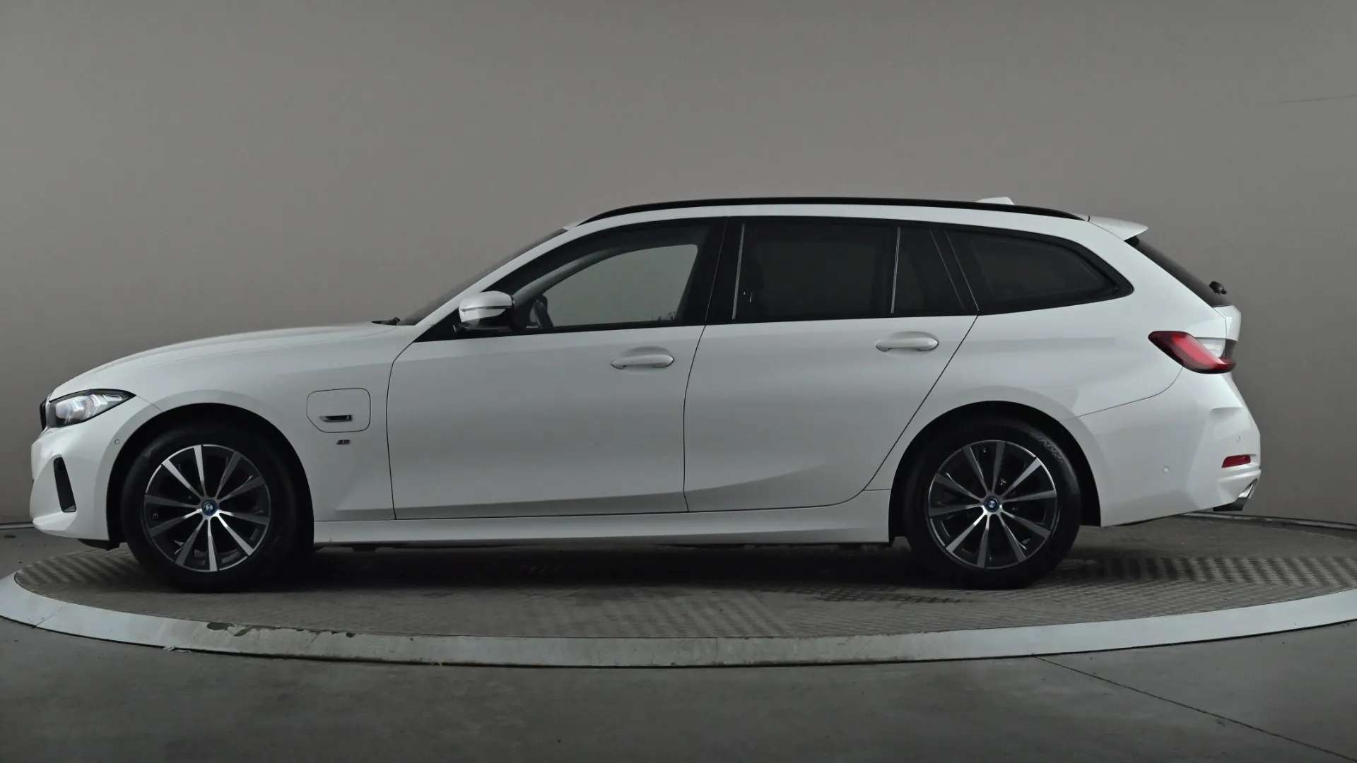 A 2022 BMW 3 SERIES TOURING 330e Sport Step Auto A 2022 BMW 3 SERIES TOURING 330e Sport Step Auto