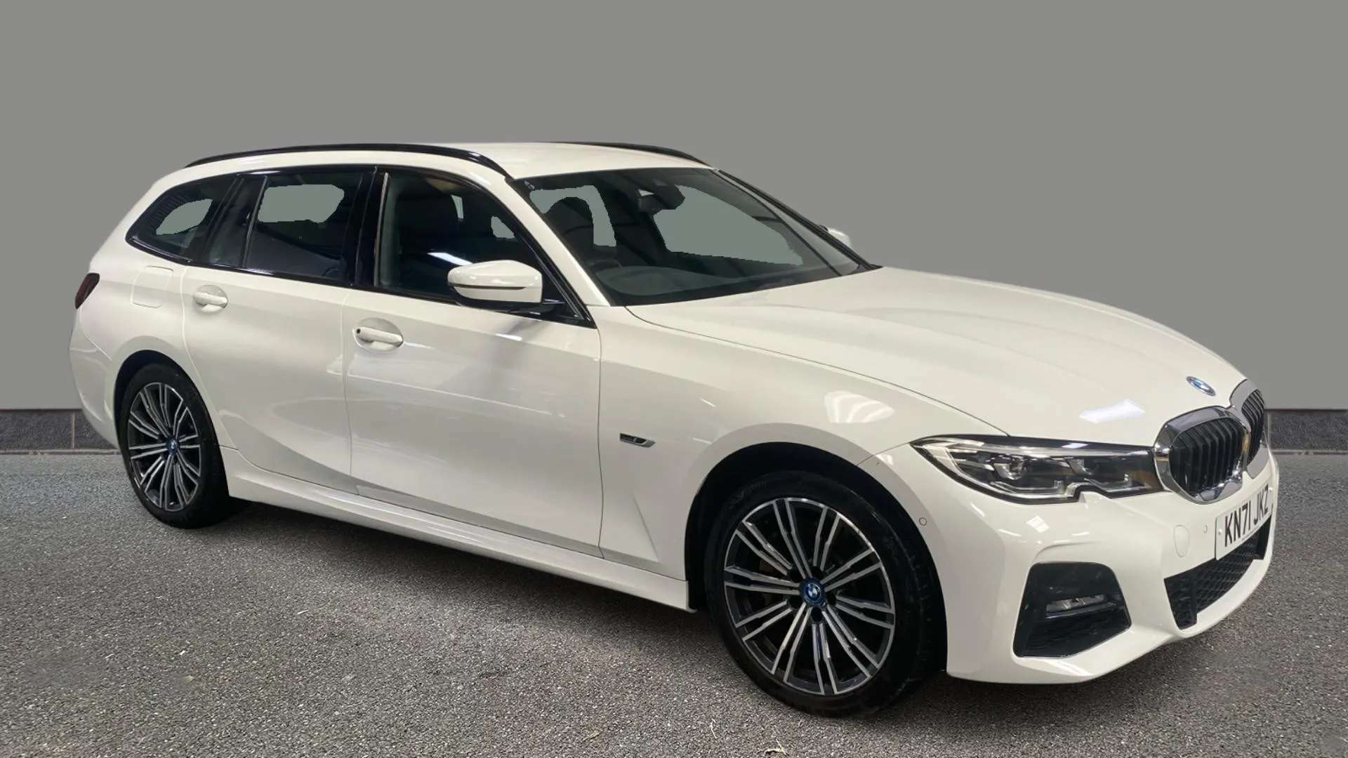 A 2021 BMW 3 SERIES TOURING 330e M Sport Step Auto A 2021 BMW 3 SERIES TOURING 330e M Sport Step Auto