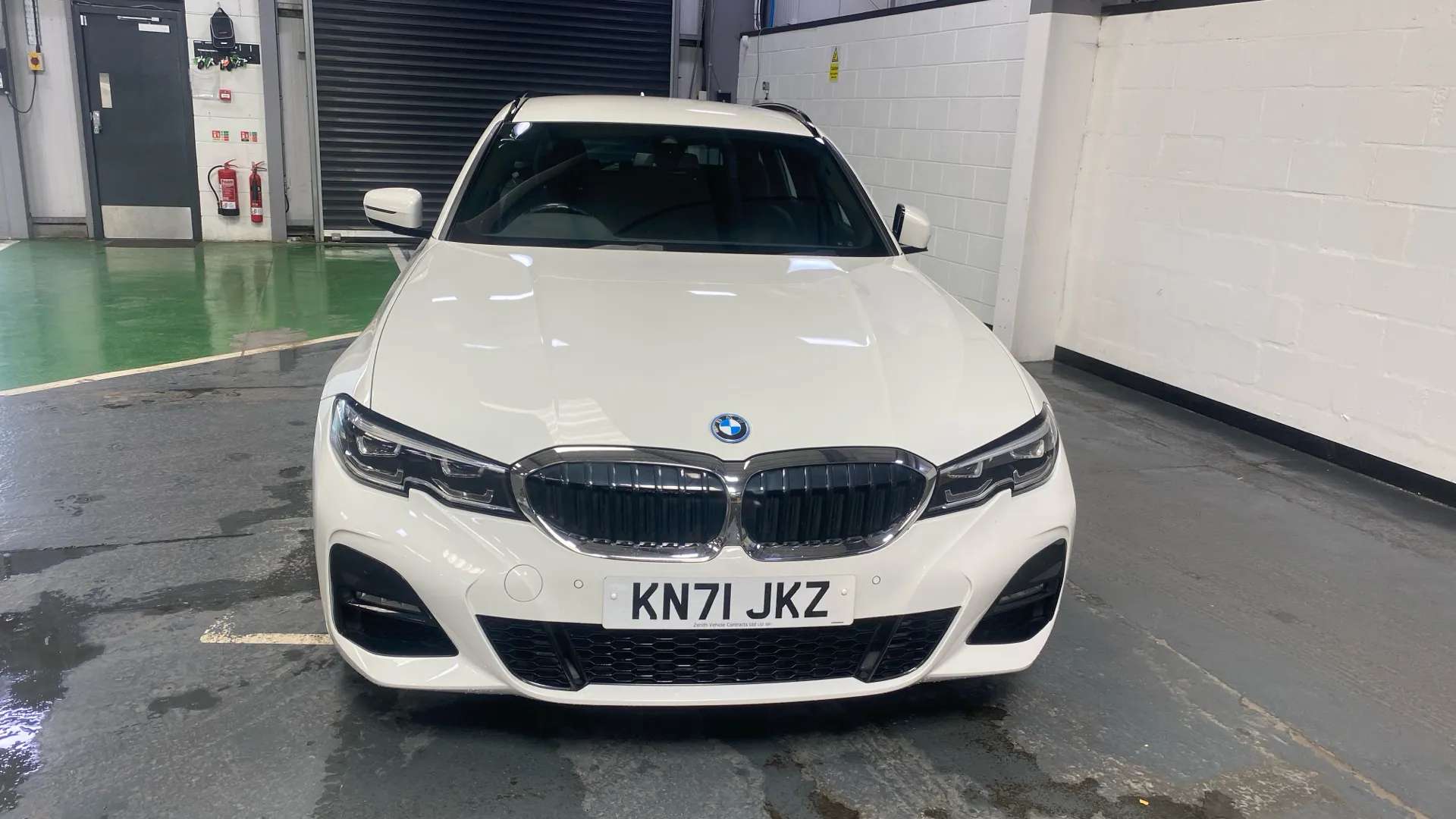 A 2021 BMW 3 SERIES TOURING 330e M Sport Step Auto A 2021 BMW 3 SERIES TOURING 330e M Sport Step Auto