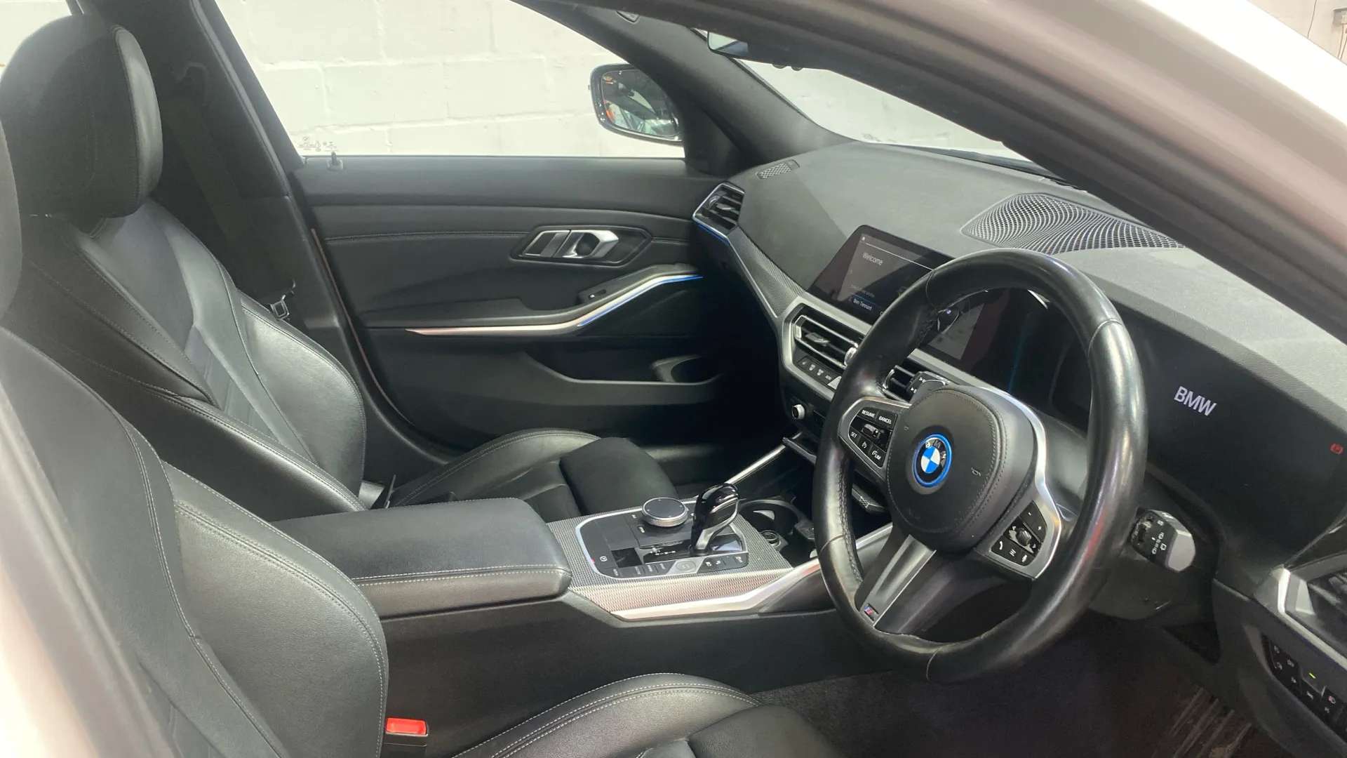 A 2021 BMW 3 SERIES TOURING 330e M Sport Step Auto A 2021 BMW 3 SERIES TOURING 330e M Sport Step Auto