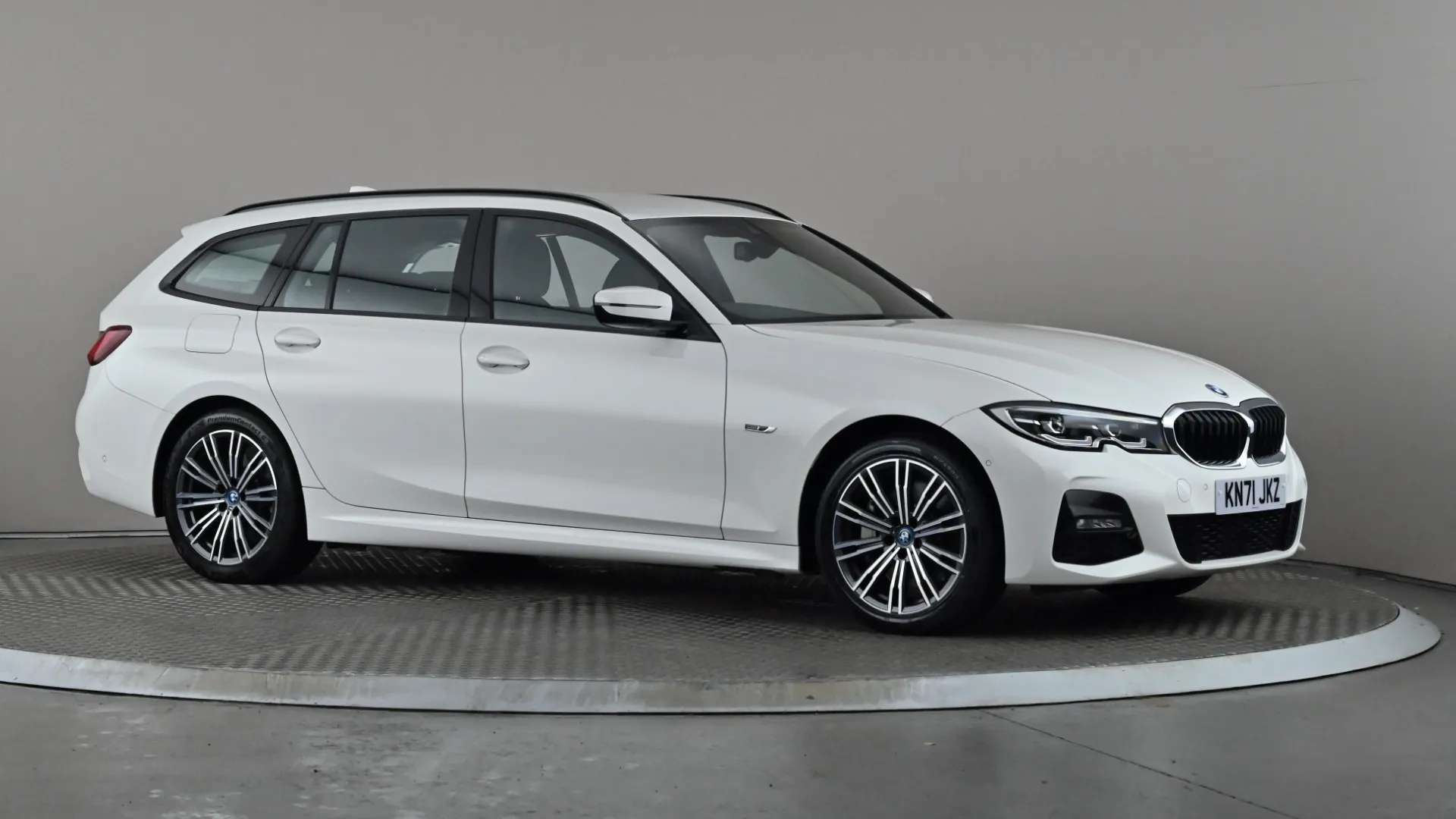 A 2021 BMW 3 SERIES TOURING 330e M Sport Step Auto A 2021 BMW 3 SERIES TOURING 330e M Sport Step Auto