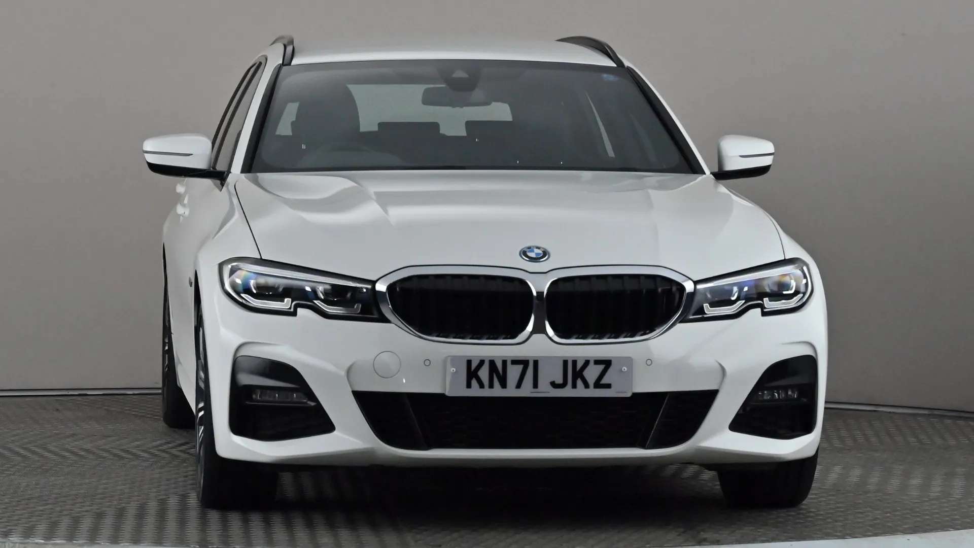 A 2021 BMW 3 SERIES TOURING 330e M Sport Step Auto A 2021 BMW 3 SERIES TOURING 330e M Sport Step Auto