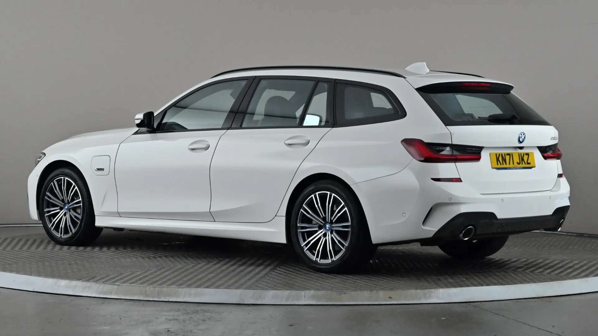 A 2021 BMW 3 SERIES TOURING 330e M Sport Step Auto A 2021 BMW 3 SERIES TOURING 330e M Sport Step Auto