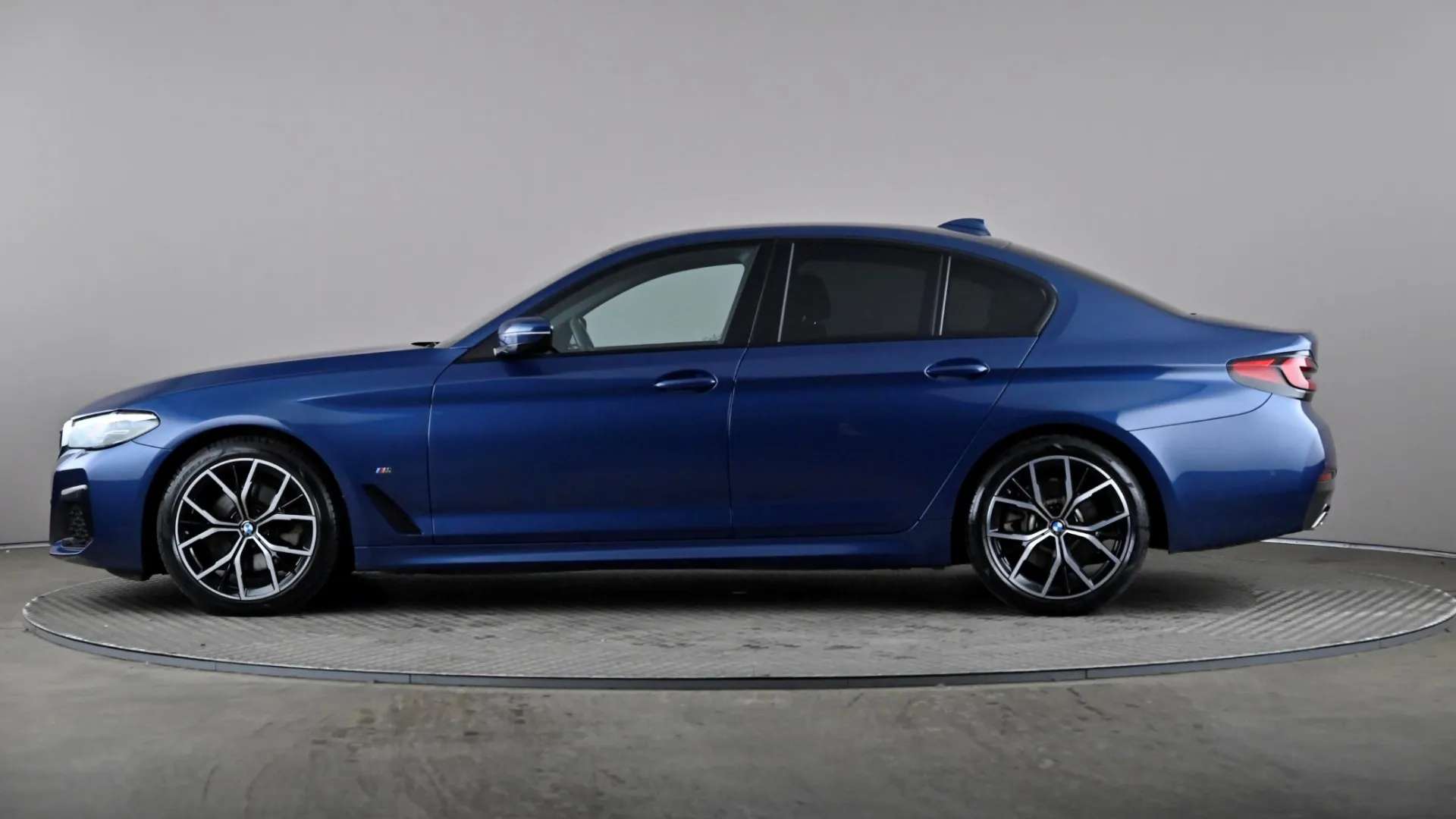 A 2021 BMW 5 SERIES 520d MHT M Sport Step Auto A 2021 BMW 5 SERIES 520d MHT M Sport Step Auto