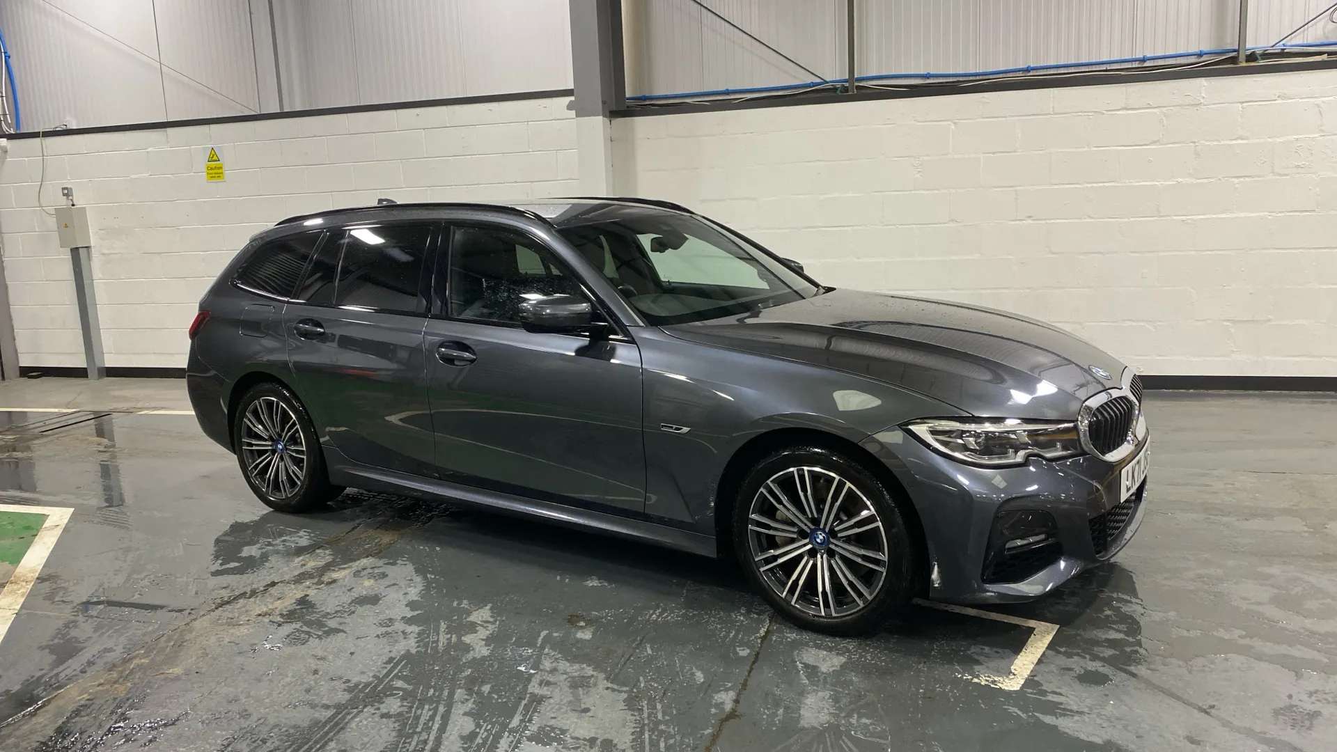 A 2022 BMW 3 SERIES TOURING 330e M Sport Step Auto A 2022 BMW 3 SERIES TOURING 330e M Sport Step Auto