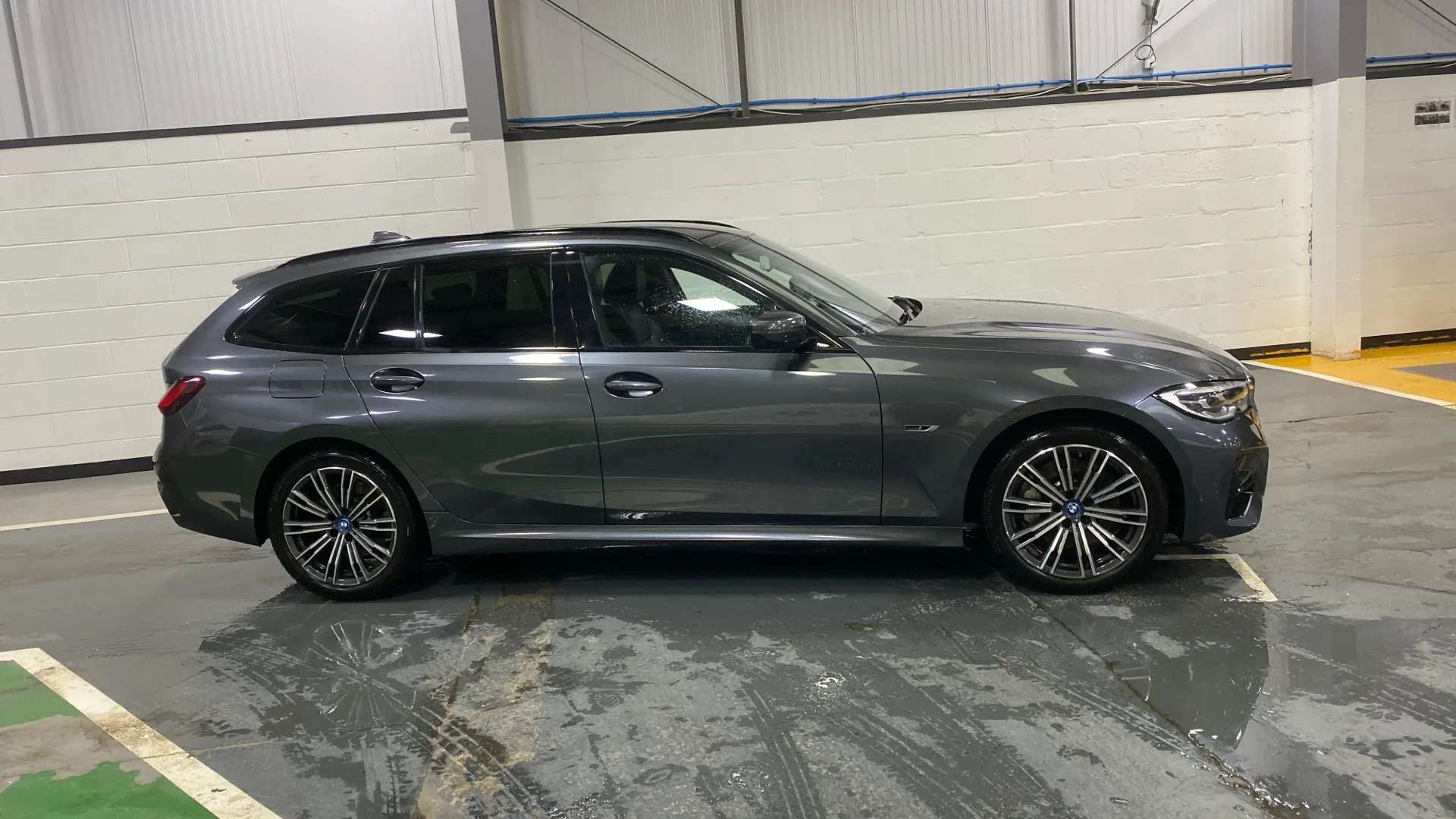 A 2022 BMW 3 SERIES TOURING 330e M Sport Step Auto A 2022 BMW 3 SERIES TOURING 330e M Sport Step Auto