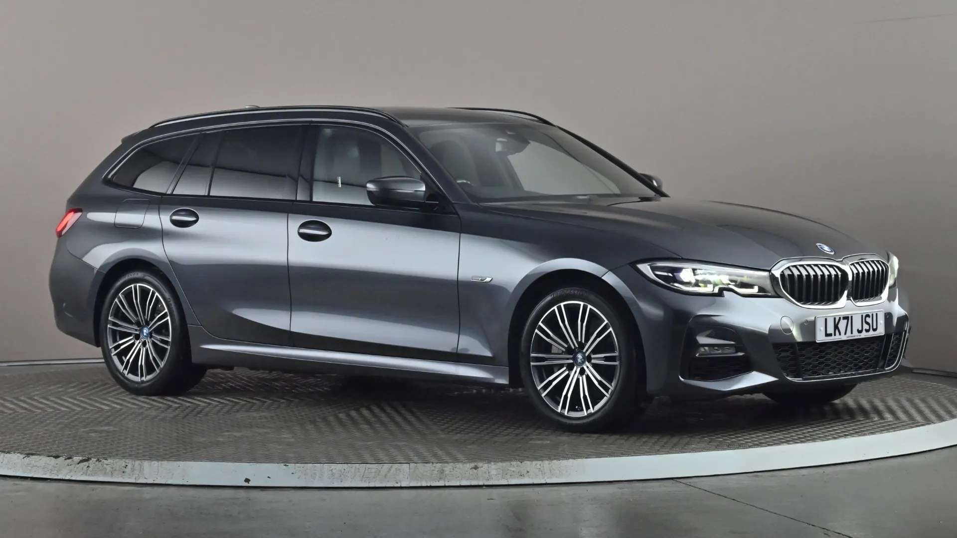 A 2022 BMW 3 SERIES TOURING 330e M Sport Step Auto A 2022 BMW 3 SERIES TOURING 330e M Sport Step Auto