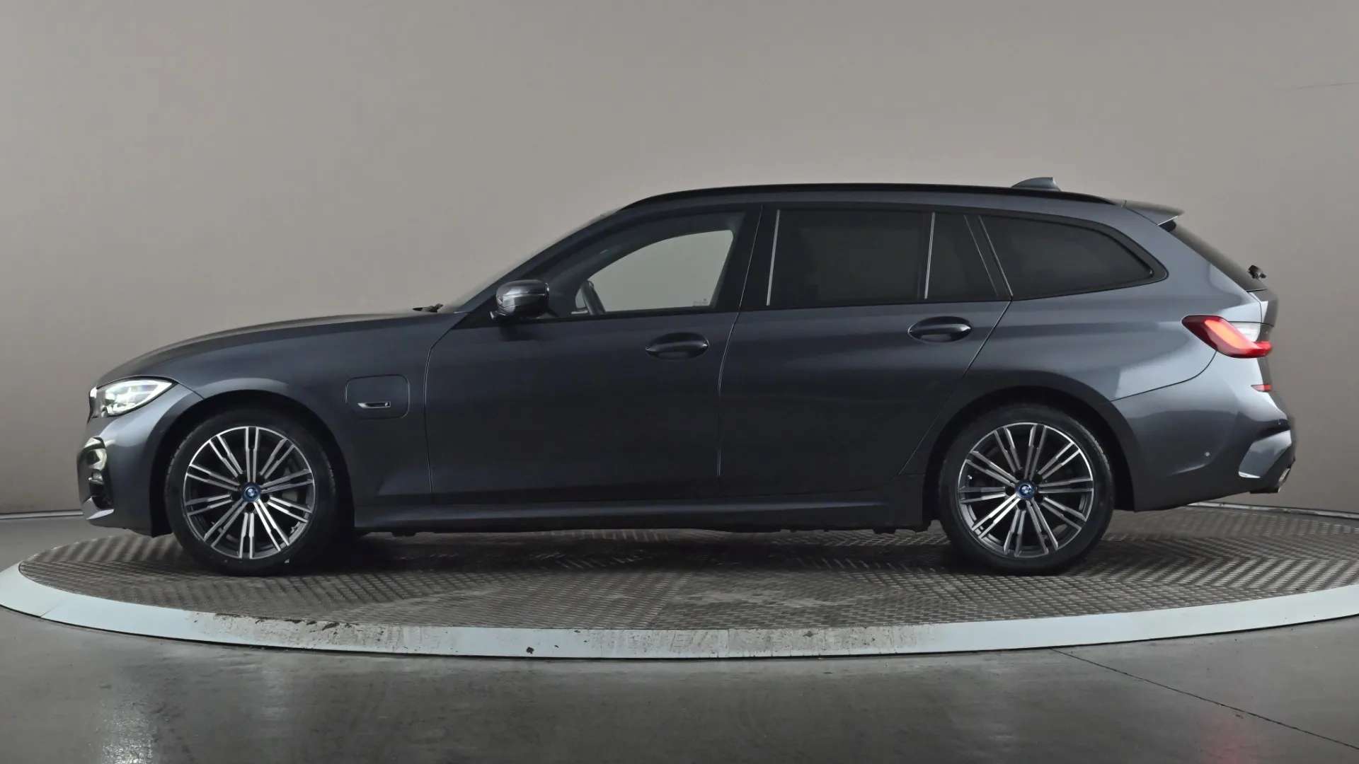 A 2022 BMW 3 SERIES TOURING 330e M Sport Step Auto A 2022 BMW 3 SERIES TOURING 330e M Sport Step Auto