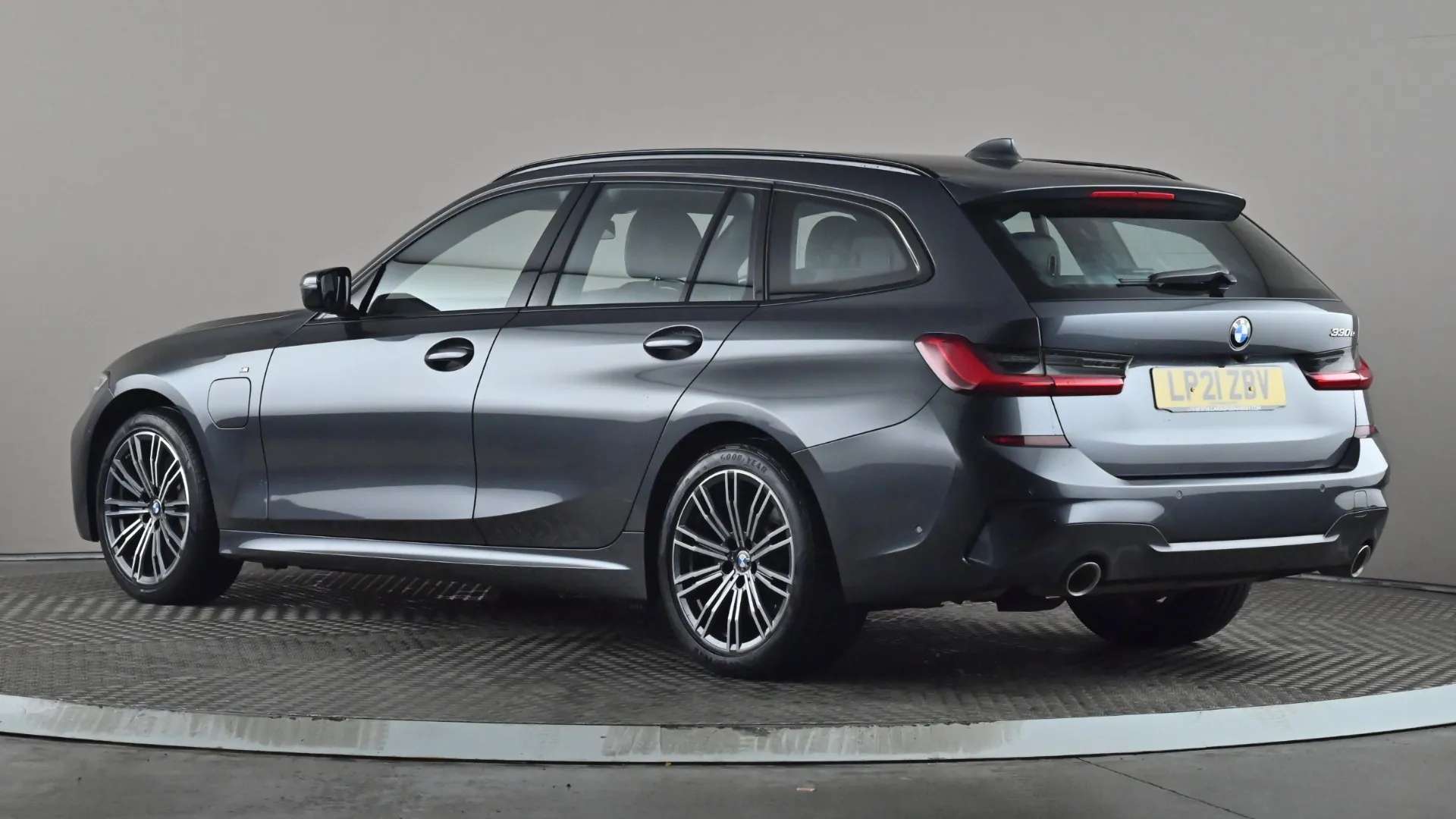 A 2021 BMW 3 SERIES TOURING 330e M Sport Step Auto A 2021 BMW 3 SERIES TOURING 330e M Sport Step Auto