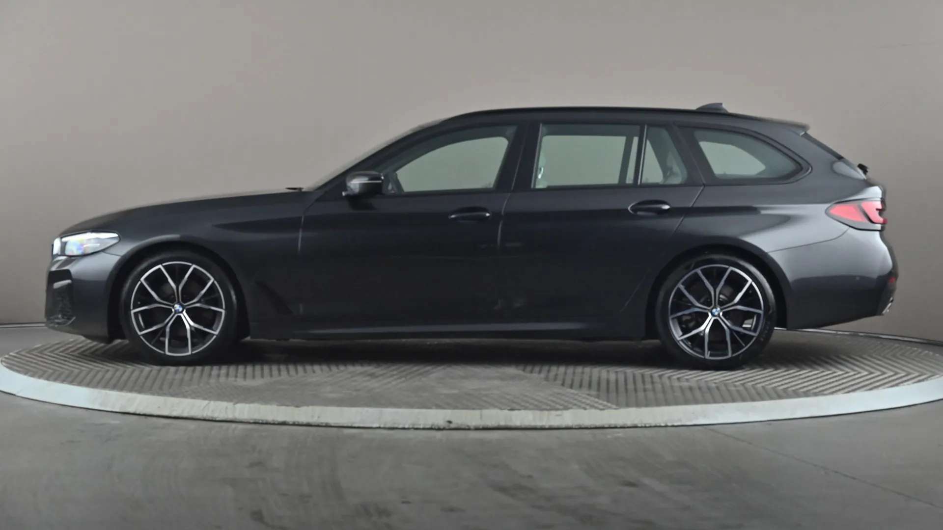 2021 BMW 5 SERIES TOURING 2021 BMW 5 SERIES TOURING