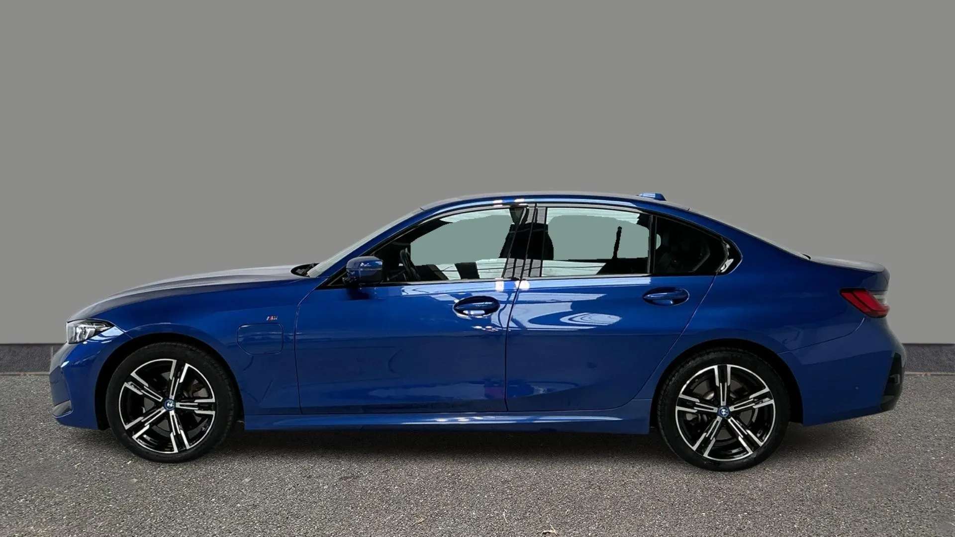 A 2024 BMW 3 SERIES 330e xDrive M Sport Step Auto A 2024 BMW 3 SERIES 330e xDrive M Sport Step Auto