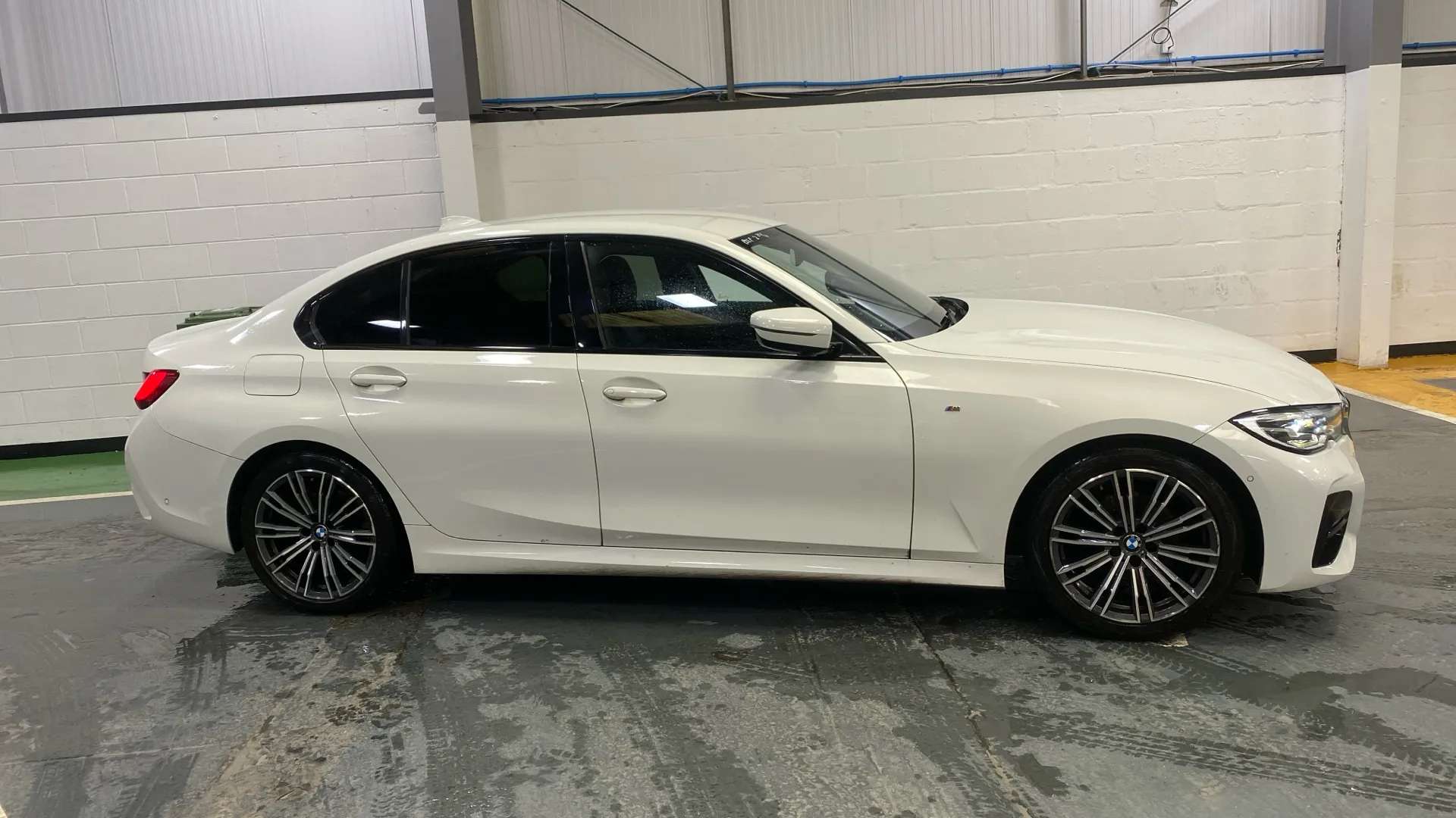A 2021 BMW 3 SERIES 320d MHT M Sport Step Auto A 2021 BMW 3 SERIES 320d MHT M Sport Step Auto