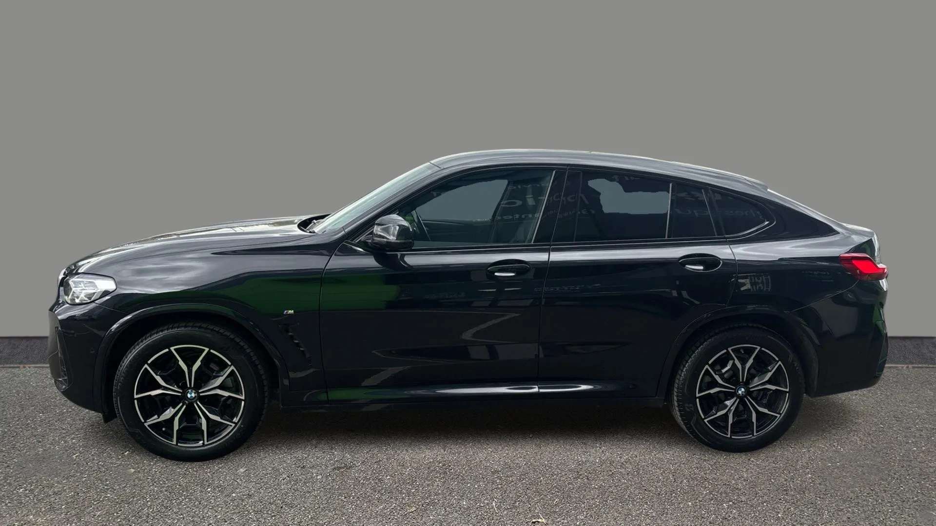 A 2022 BMW X4 xDrive20d MHT M Sport Step Auto A 2022 BMW X4 xDrive20d MHT M Sport Step Auto