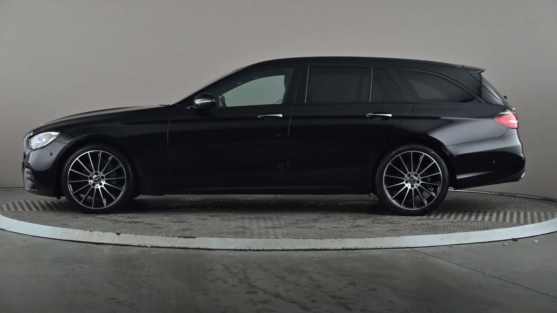 A 2021 MERCEDES-BENZ E CLASS E300d 4Matic AMG Line Night Ed Prem+ 9G-Tronic A 2021 MERCEDES-BENZ E CLASS E300d 4Matic AMG Line Night Ed Prem+ 9G-Tronic