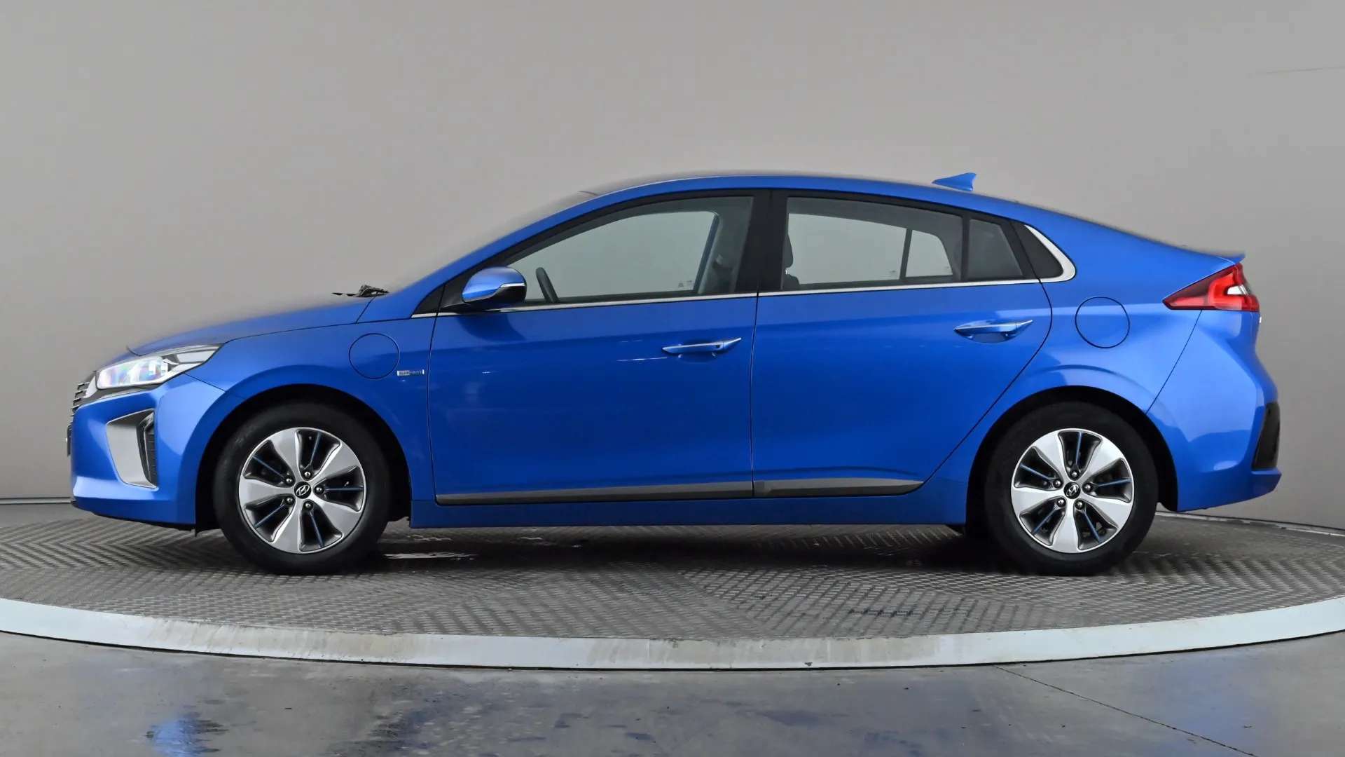 A 2018 HYUNDAI IONIQ 1.6 GDi Plug-in Hybrid Premium DCT A 2018 HYUNDAI IONIQ 1.6 GDi Plug-in Hybrid Premium DCT