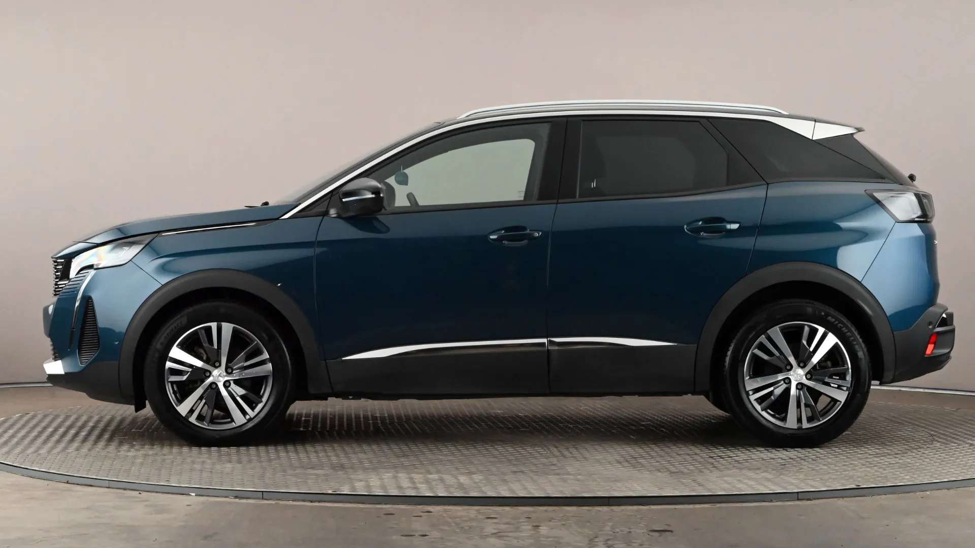 A 2023 PEUGEOT 3008 1.2 Hybrid 136 Allure Premium+ e-DSC6 A 2023 PEUGEOT 3008 1.2 Hybrid 136 Allure Premium+ e-DSC6