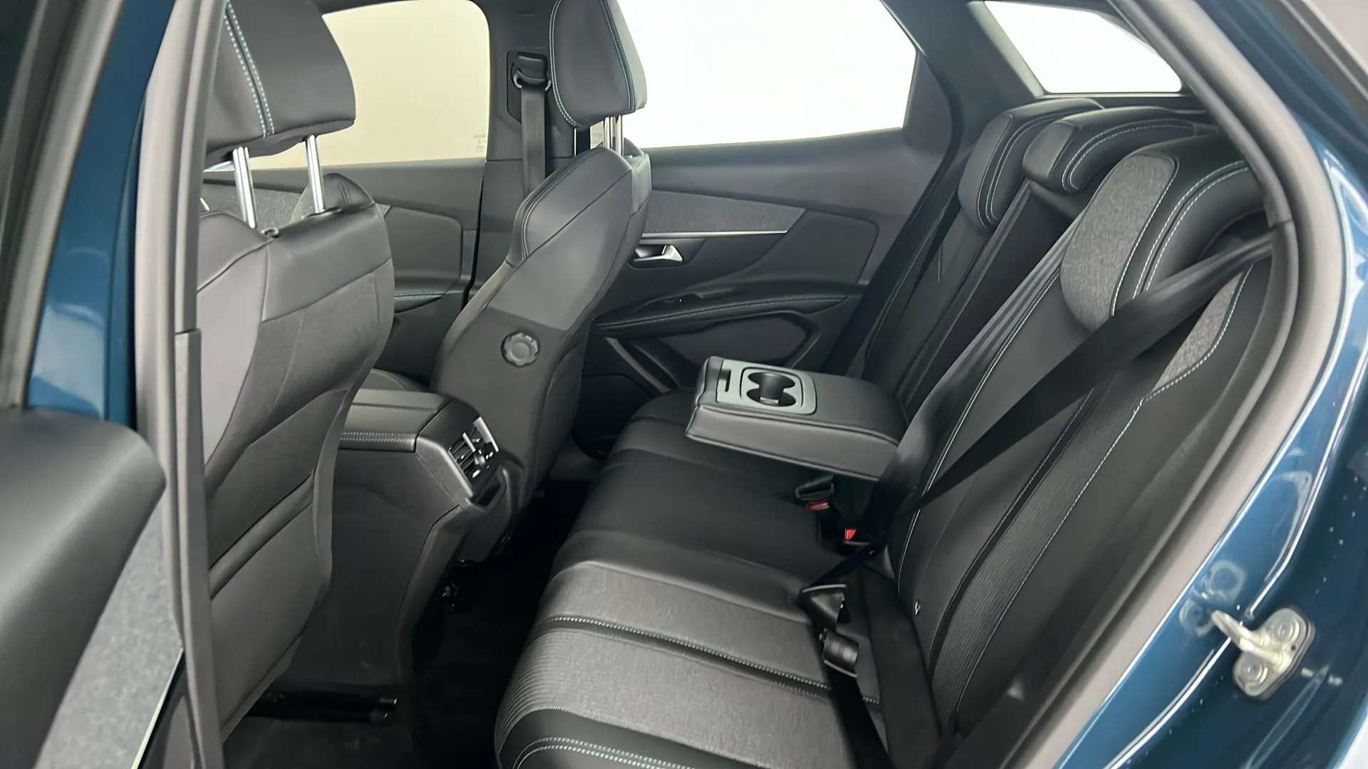 2023 PEUGEOT 3008 2023 PEUGEOT 3008