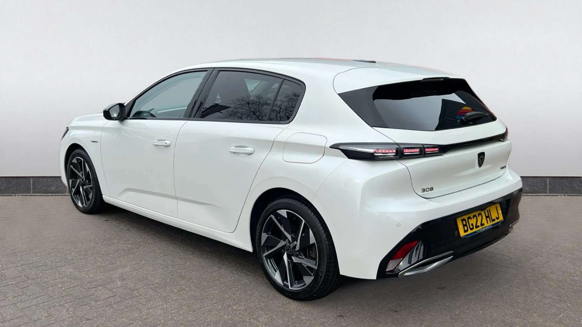 A 2022 PEUGEOT 308 1.6 Plug-in Hybrid Allure Premium e-EAT8 A 2022 PEUGEOT 308 1.6 Plug-in Hybrid Allure Premium e-EAT8
