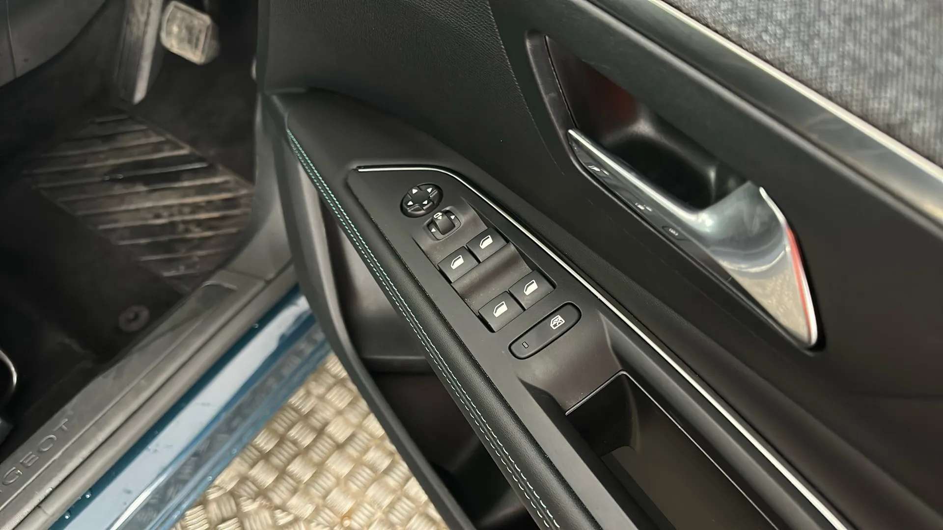 2022 PEUGEOT 3008 2022 PEUGEOT 3008
