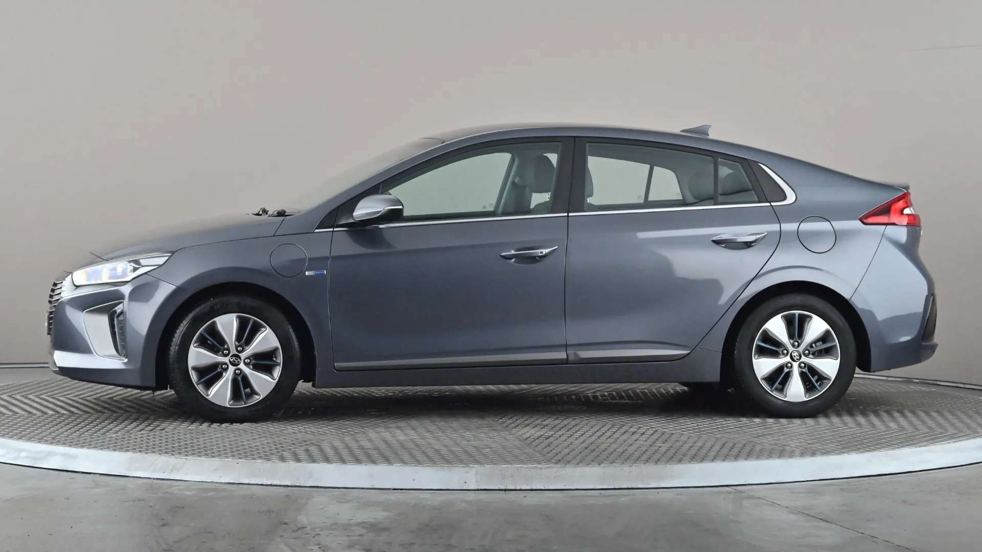 A 2018 HYUNDAI IONIQ 1.6 GDi Plug-in Hybrid Premium SE DCT A 2018 HYUNDAI IONIQ 1.6 GDi Plug-in Hybrid Premium SE DCT