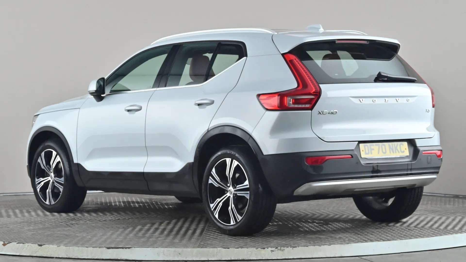 2021 VOLVO XC40 2021 VOLVO XC40
