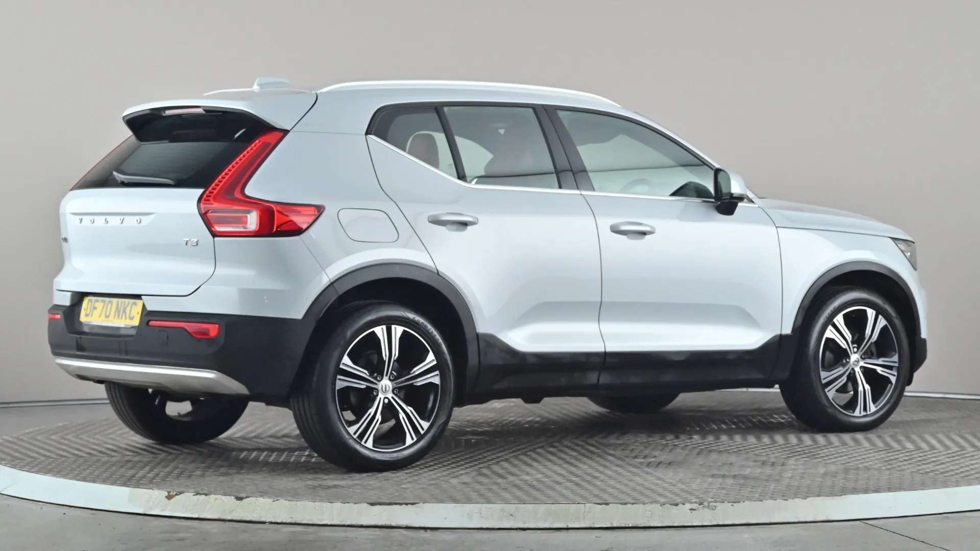 2021 VOLVO XC40 2021 VOLVO XC40