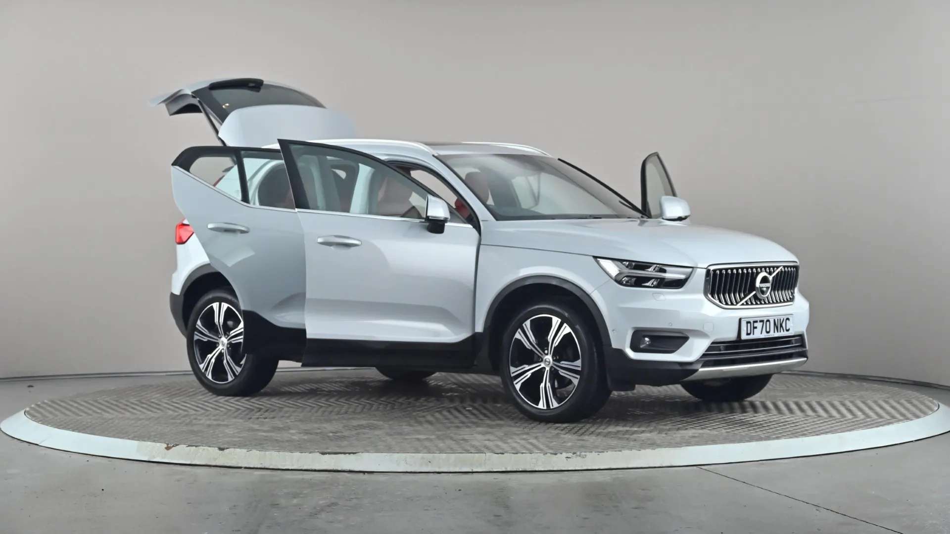 2021 VOLVO XC40 2021 VOLVO XC40