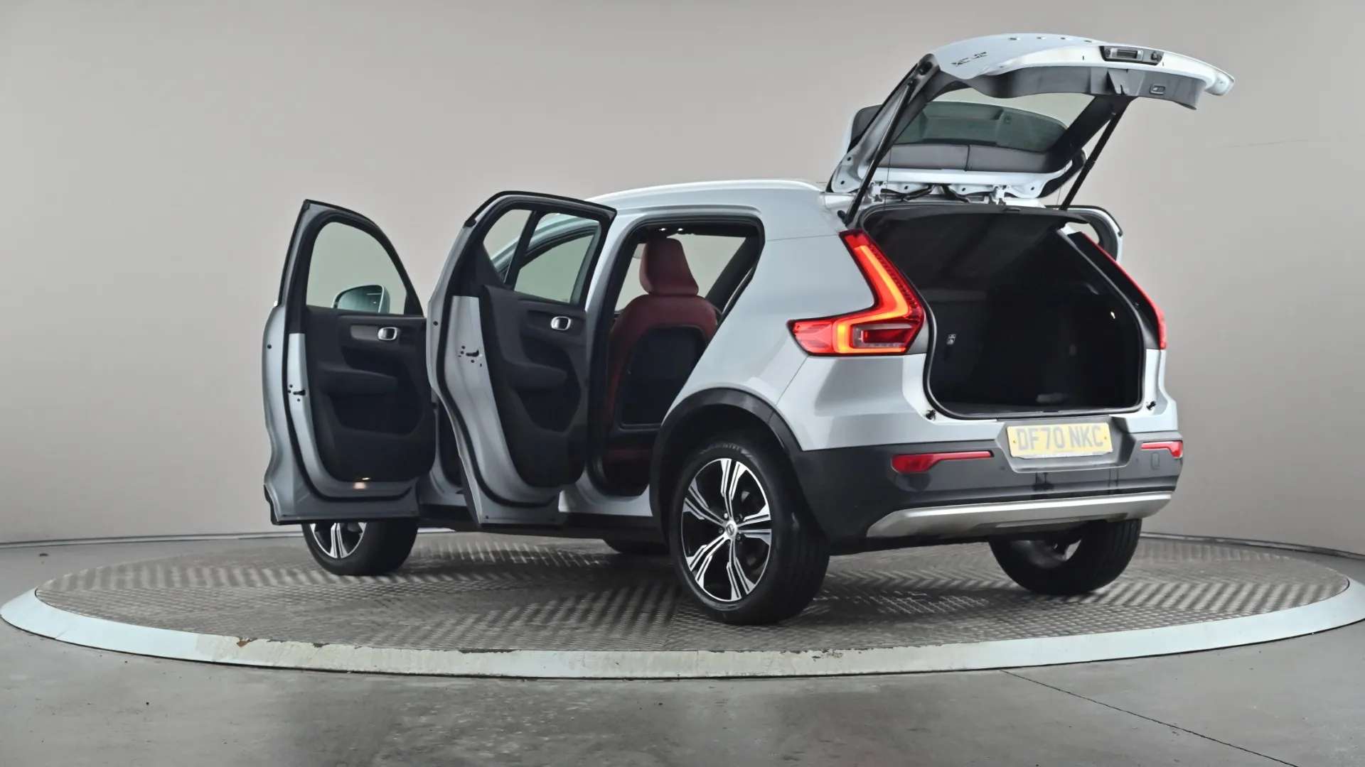 2021 VOLVO XC40 2021 VOLVO XC40
