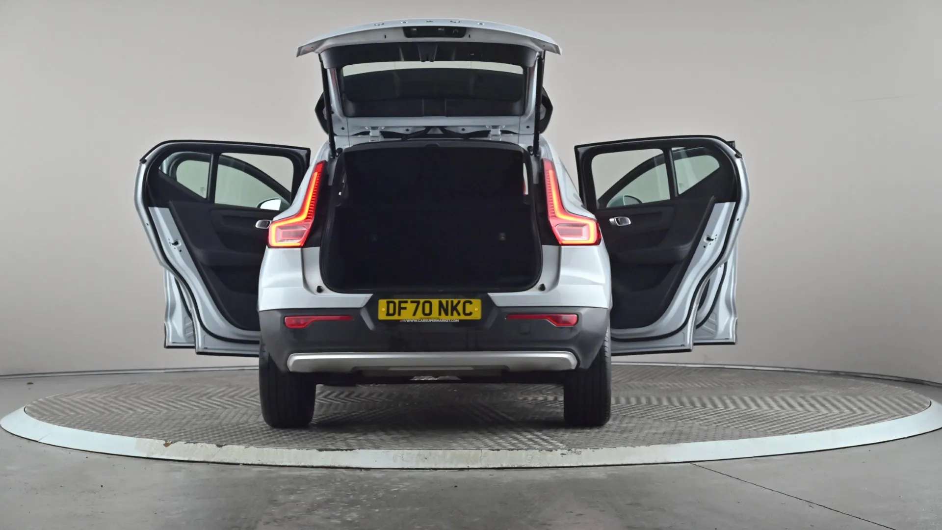 2021 VOLVO XC40 2021 VOLVO XC40