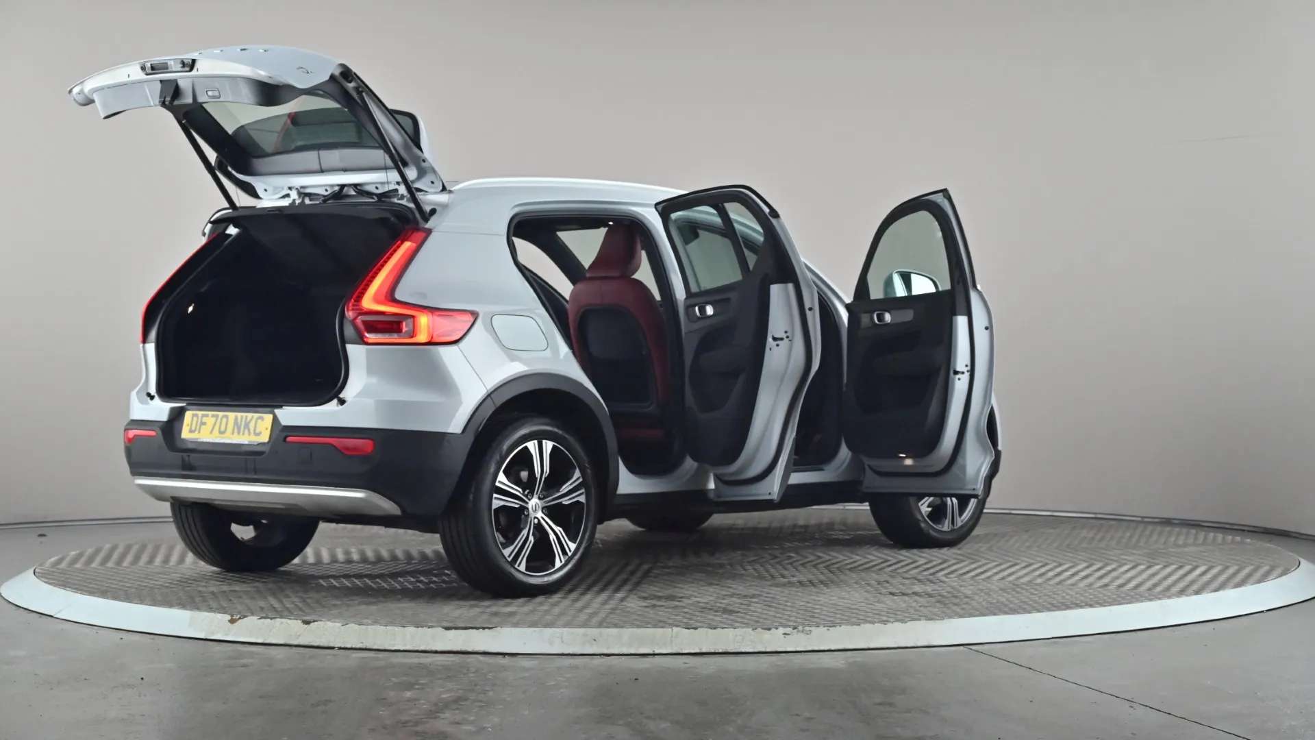 2021 VOLVO XC40 2021 VOLVO XC40