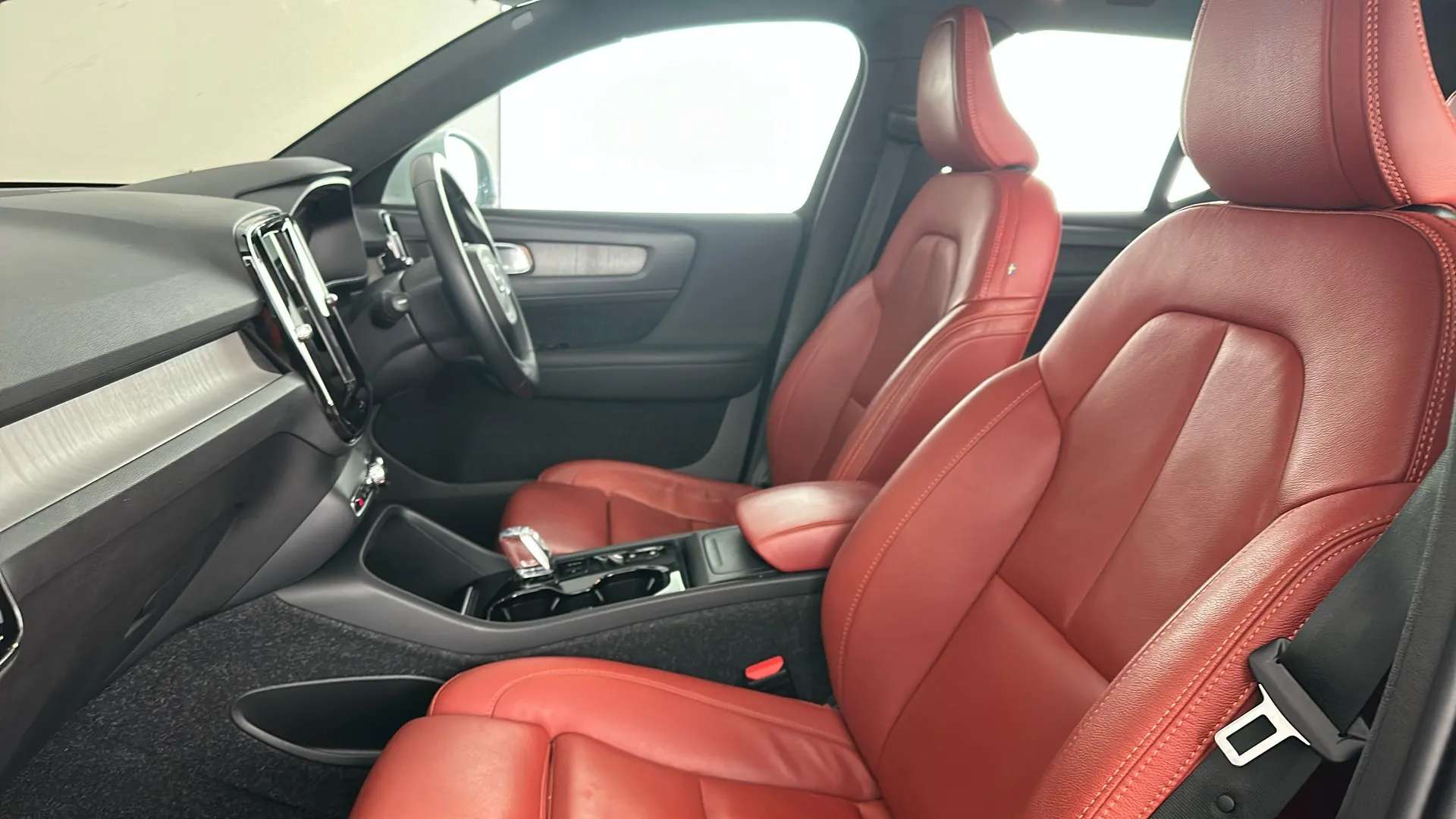 2021 VOLVO XC40 2021 VOLVO XC40