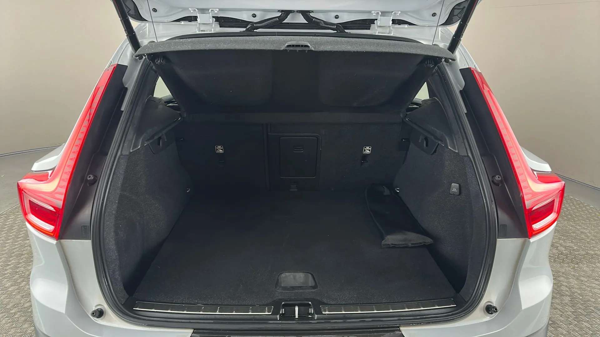 2021 VOLVO XC40 2021 VOLVO XC40