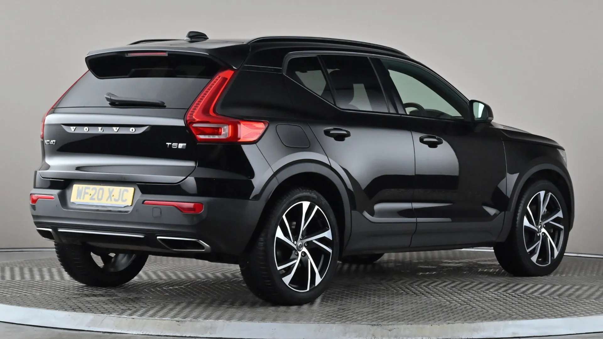 2020 VOLVO XC40 2020 VOLVO XC40