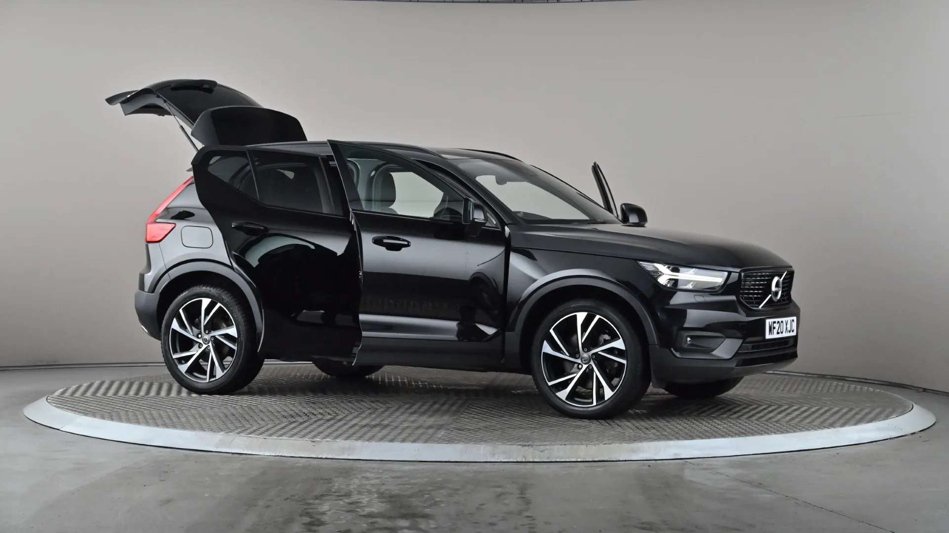 2020 VOLVO XC40 2020 VOLVO XC40