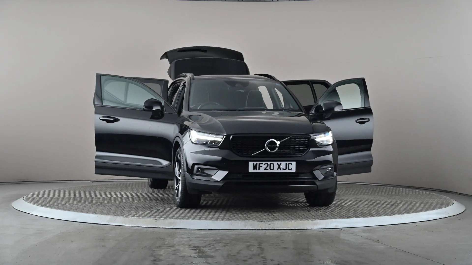 2020 VOLVO XC40 2020 VOLVO XC40
