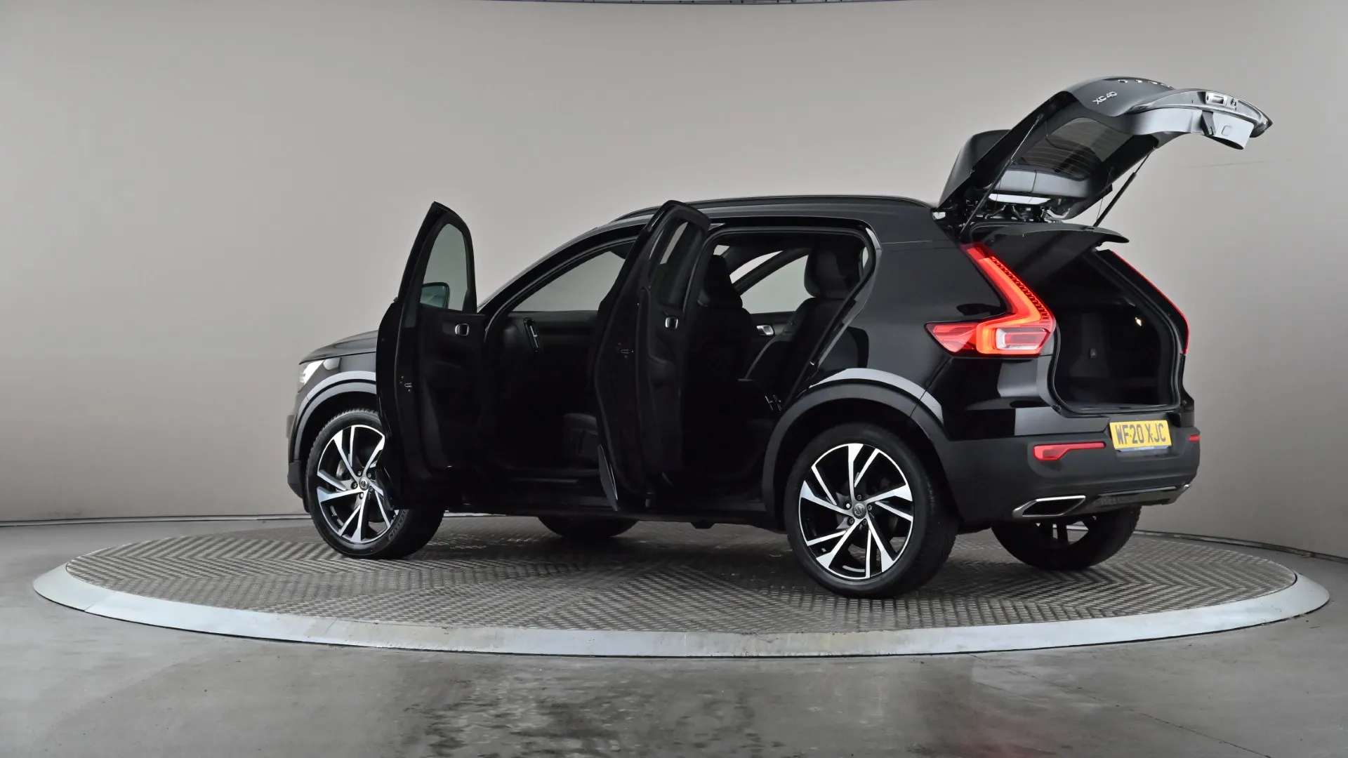 2020 VOLVO XC40 2020 VOLVO XC40