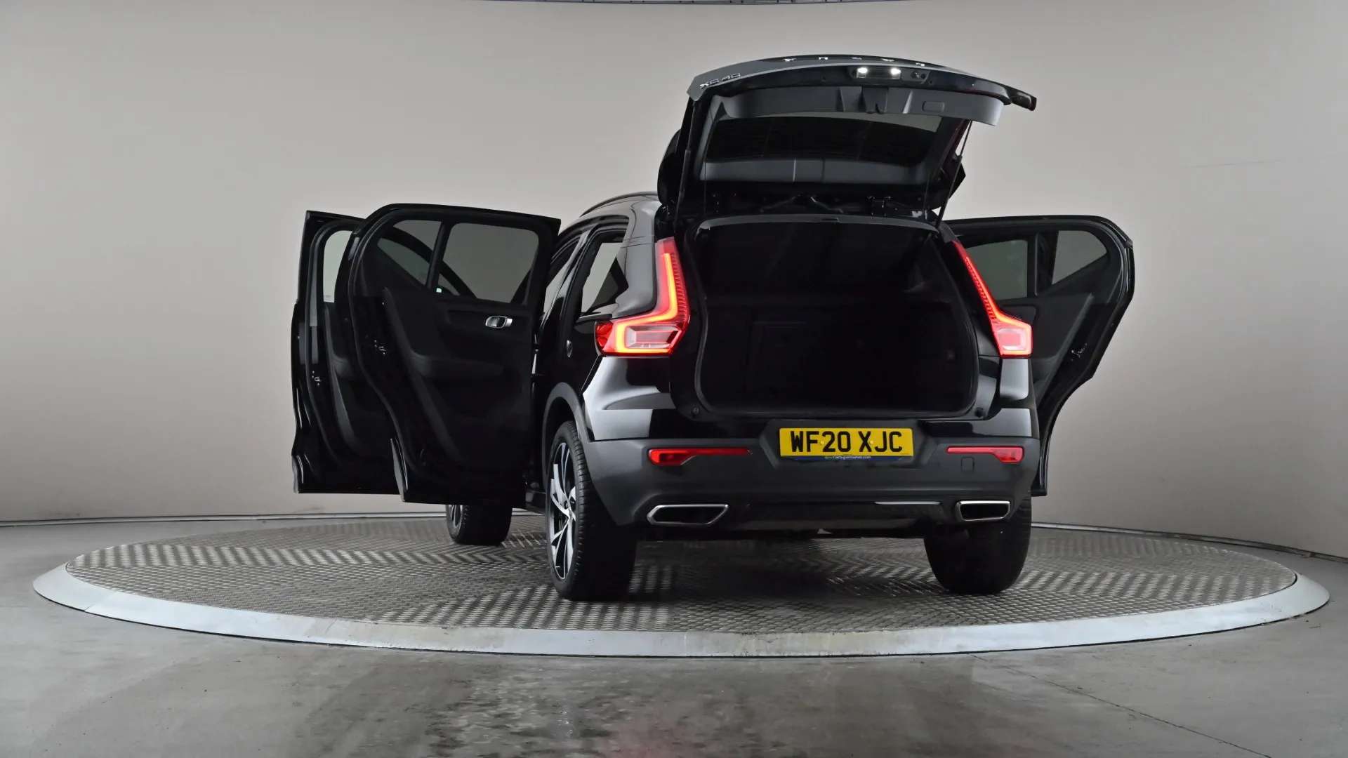 2020 VOLVO XC40 2020 VOLVO XC40