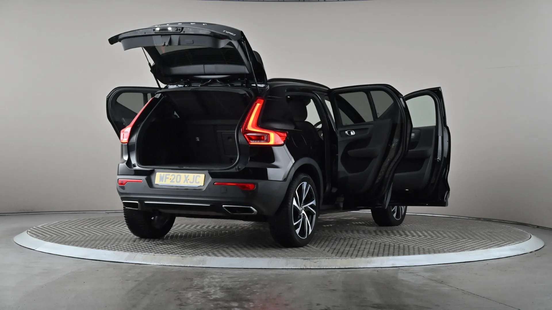 2020 VOLVO XC40 2020 VOLVO XC40