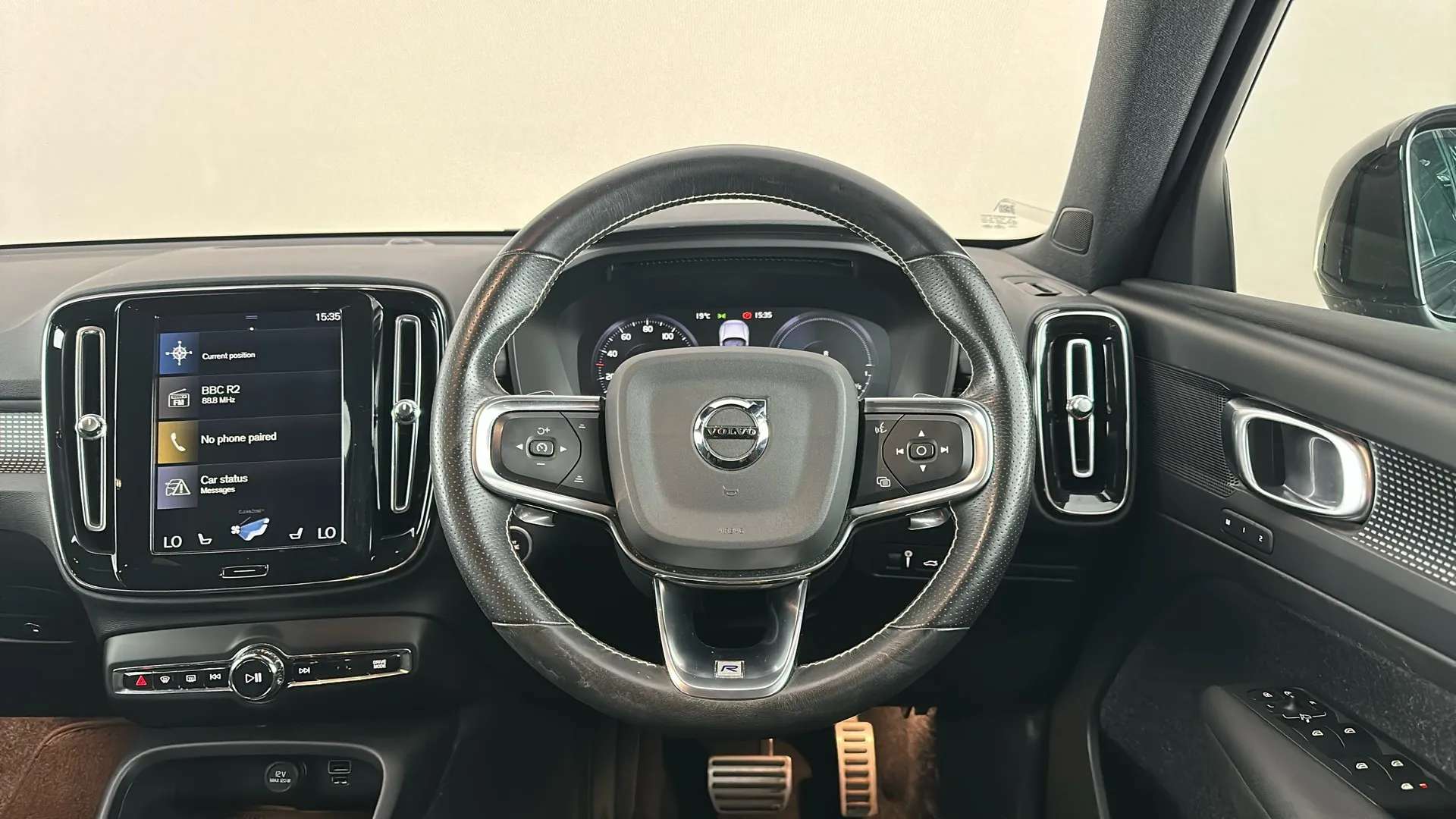 2020 VOLVO XC40 2020 VOLVO XC40