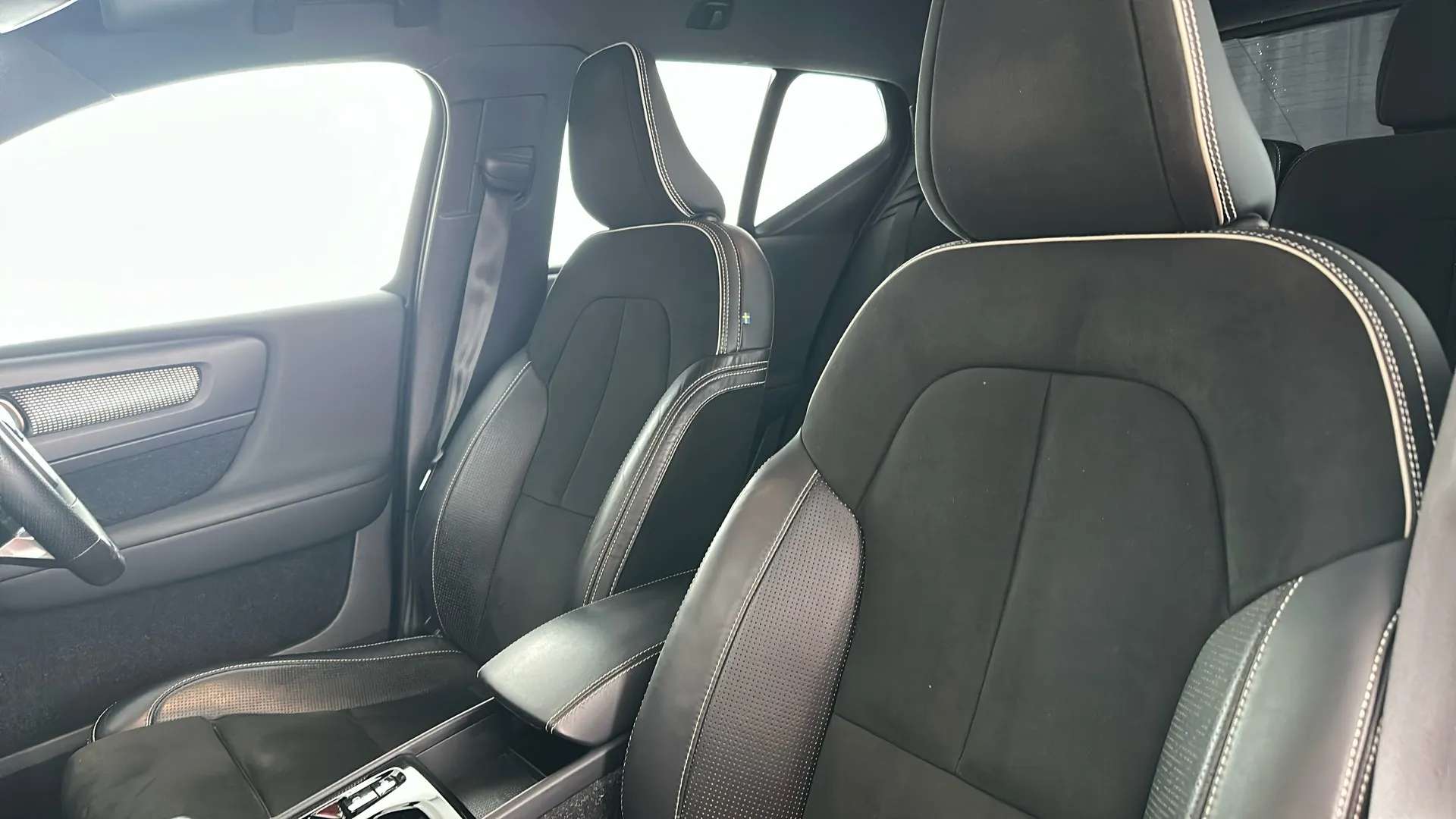 2020 VOLVO XC40 2020 VOLVO XC40